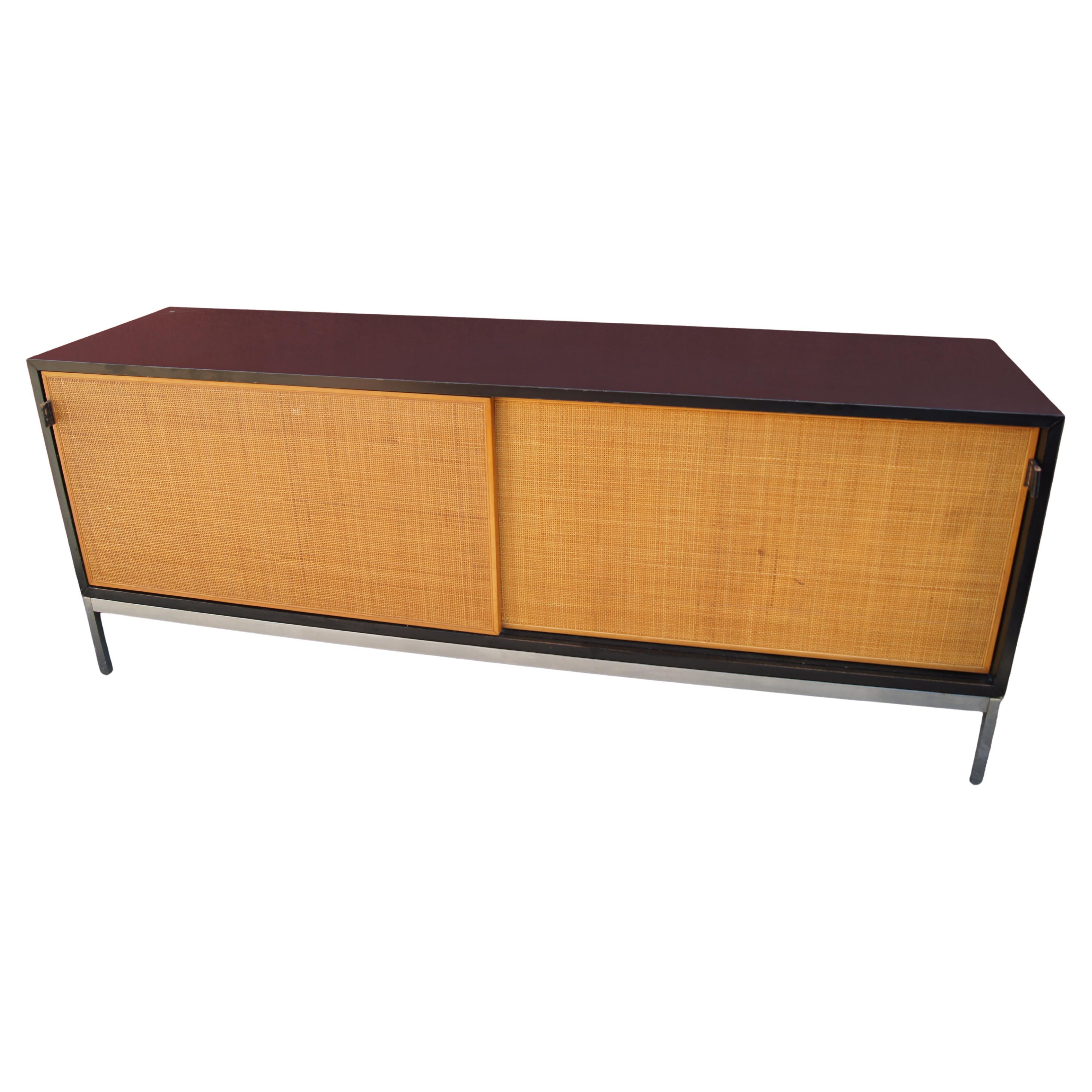 Anrichte mit Schilfrohrtüren und schwarzem Laminatgehäuse von Florence Knoll