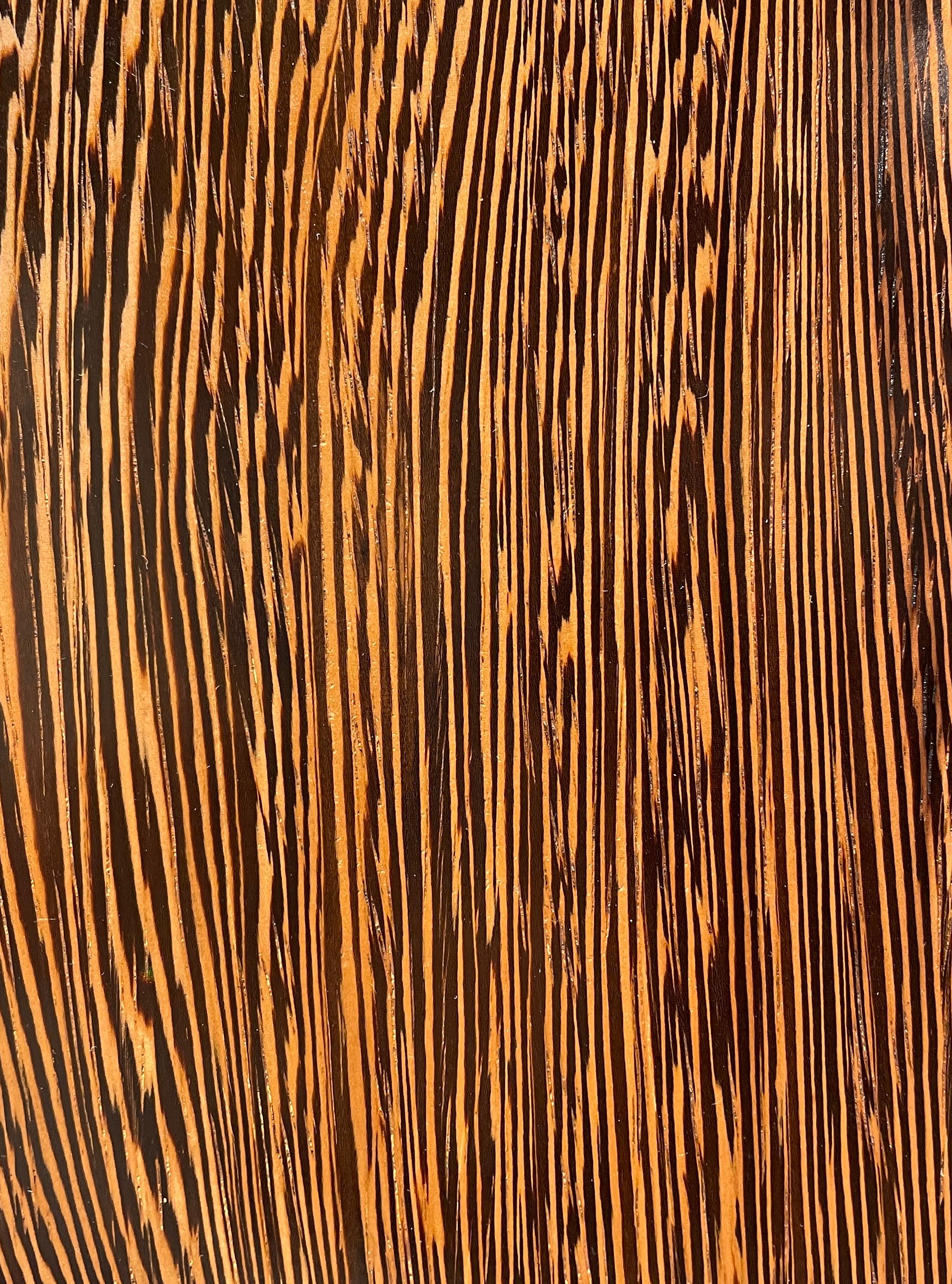 Wenge wood is an incredibly popular African hardwood that has excellent strength and hardness properties, though it is also prized for it's rich dark brown color. Here, Turner has used two semi circles of this beautiful wood to create 