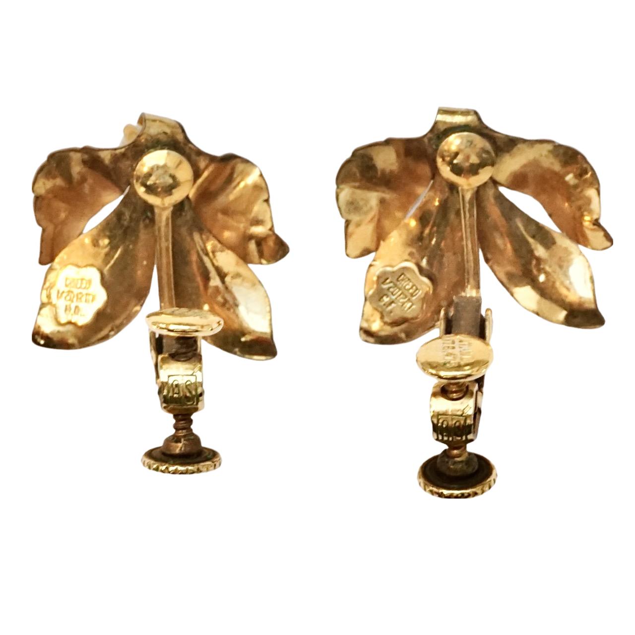 Creed Gold gefüllte Zuchtperlen- und Blatt-Ohrringe mit Schraubenverschluss hinten für Damen oder Herren im Angebot