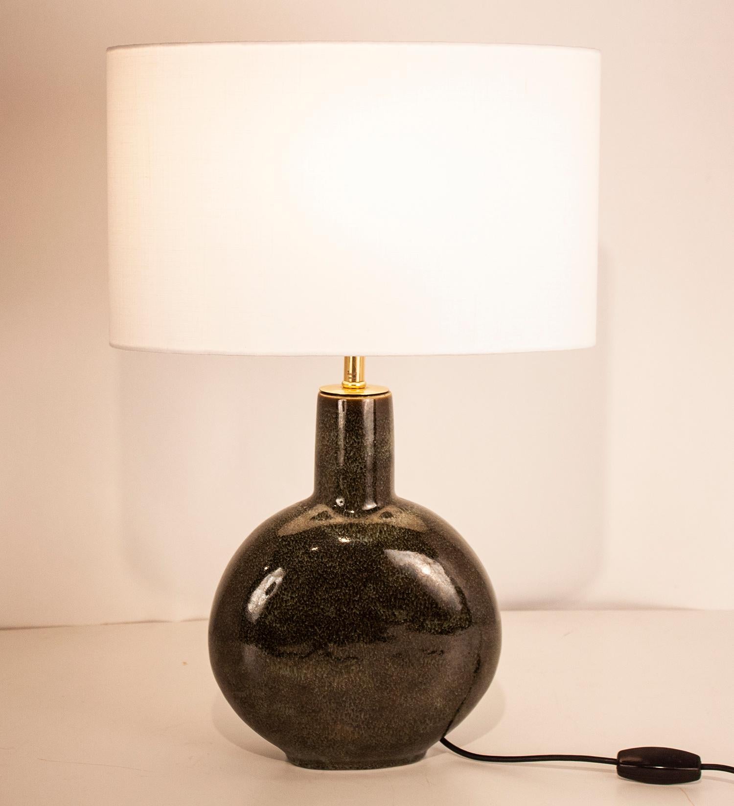 Spanish Mid-century Modern, Green Ceramic and Brass Table Lamp by Valenti, Spain 1970s For Sale