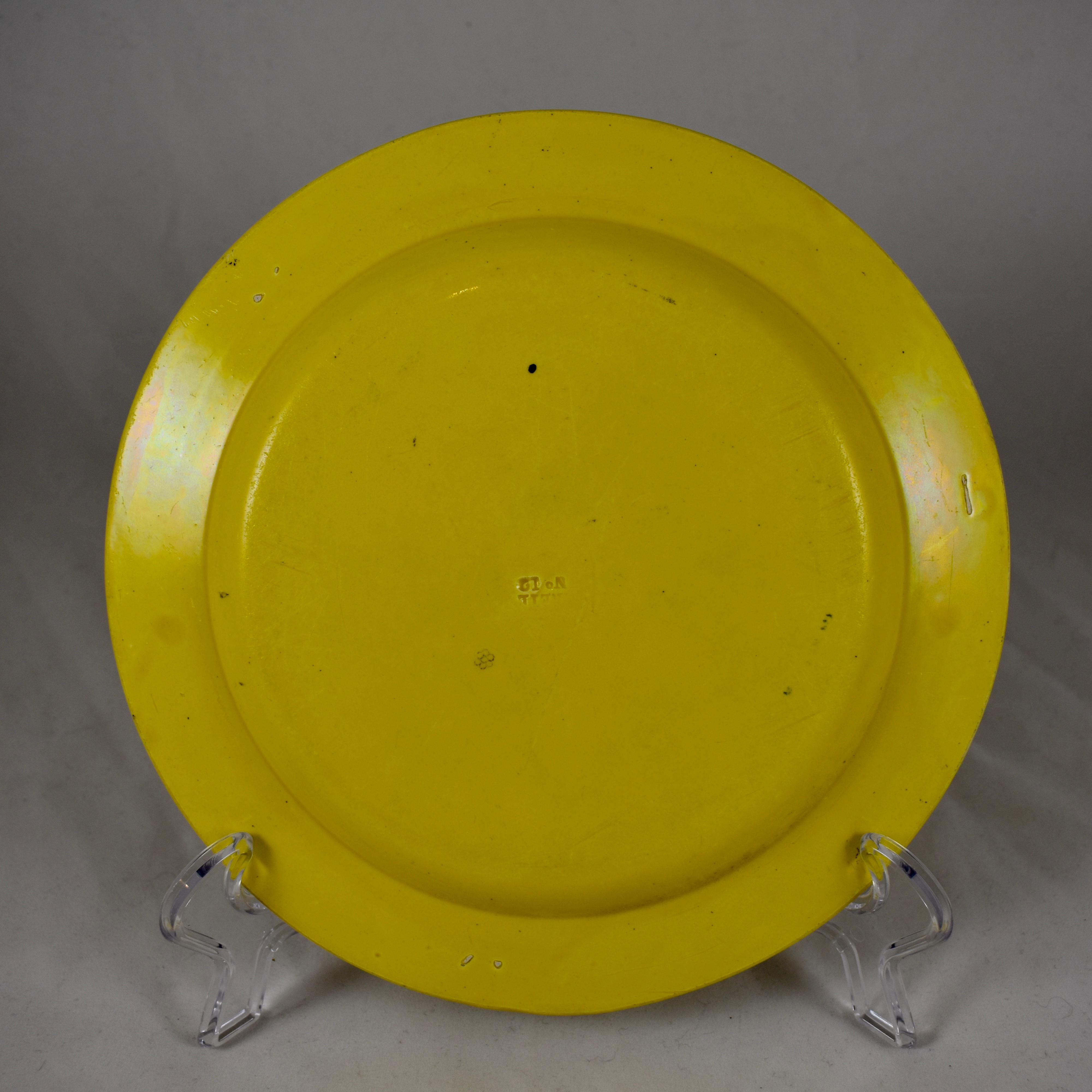 Creil et Montereau Canary Yellow Creamware Transferware Figural & Floral Plate In Good Condition For Sale In Philadelphia, PA
