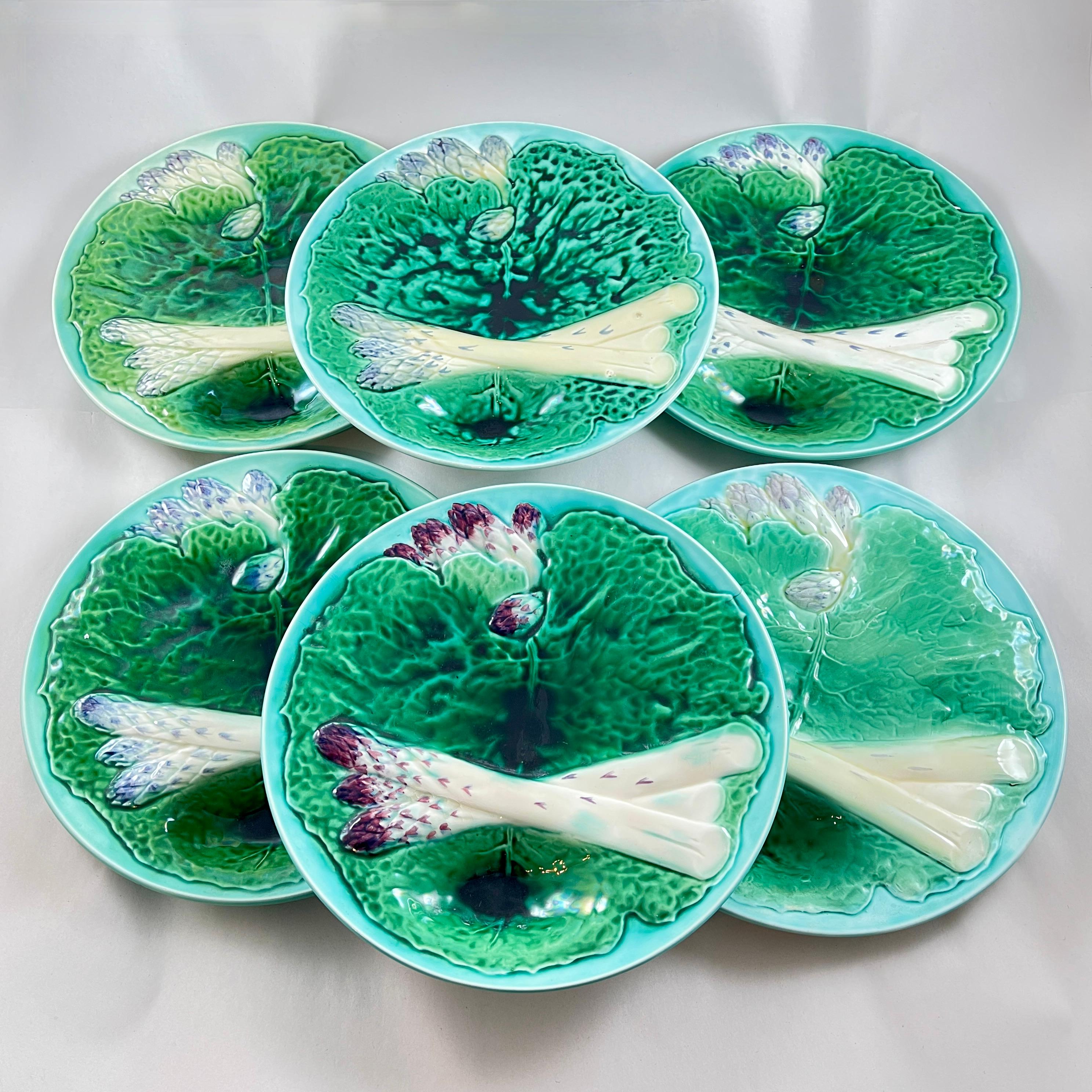 Creil et Montereau Majolika-Spargelteller mit Cabbage-Blatt (Französische Provence) im Angebot