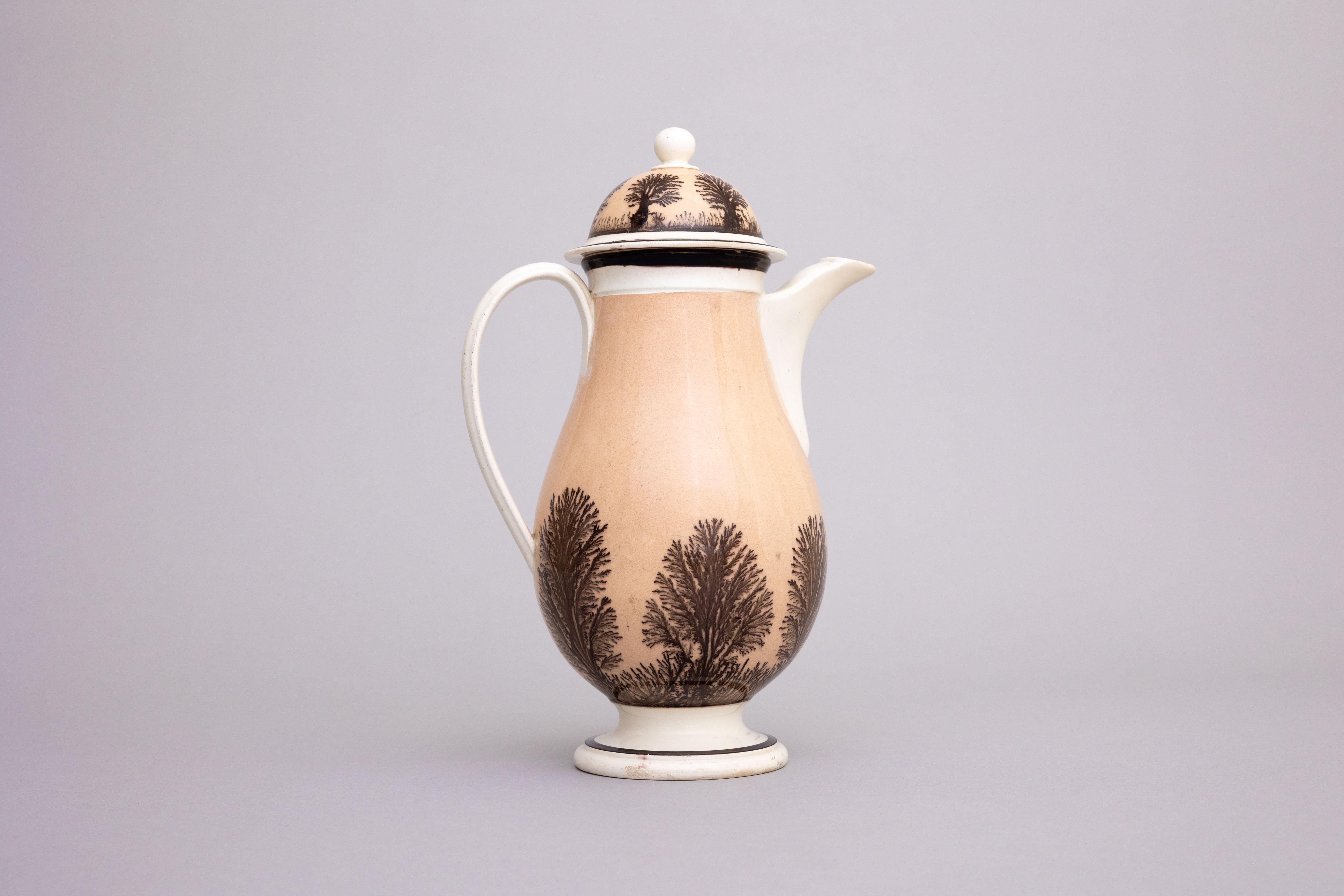 Französische Mochaware-Keramik-Kaffeekanne von Französischem Schliff (Glasiert) im Angebot