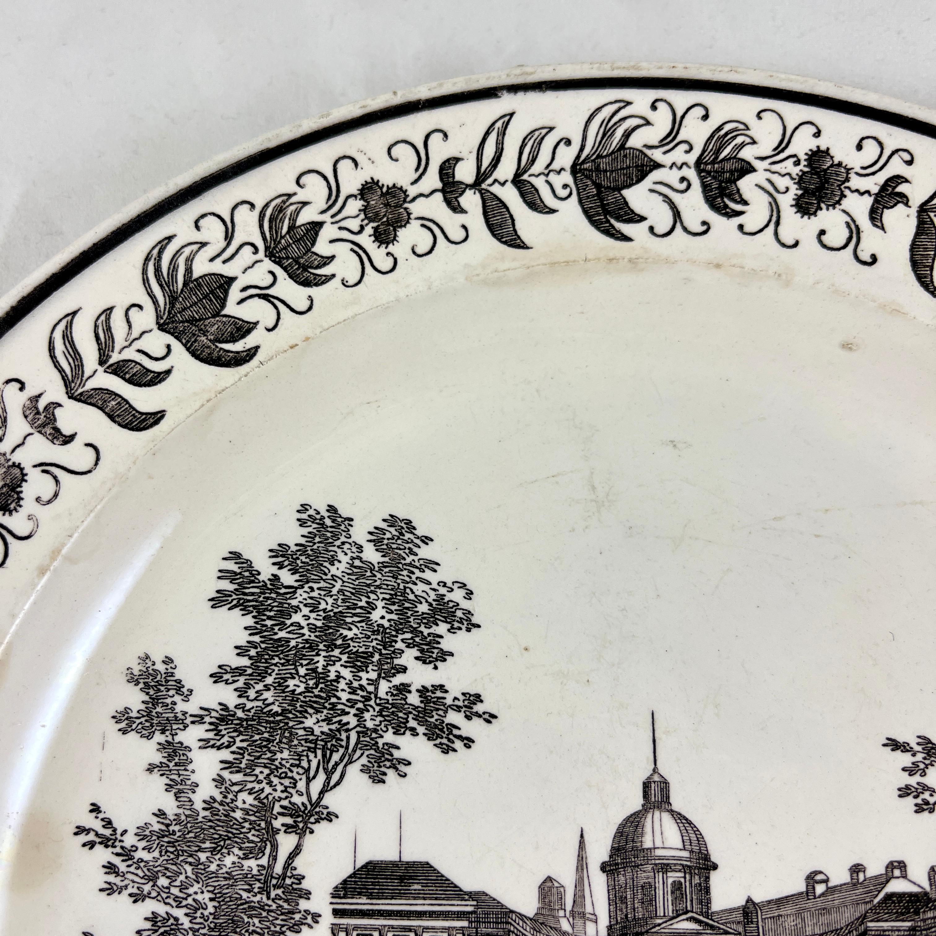 Creil Neoclassical French Creamware Palais des Beaux Arts Architecture Plate In Good Condition For Sale In Philadelphia, PA