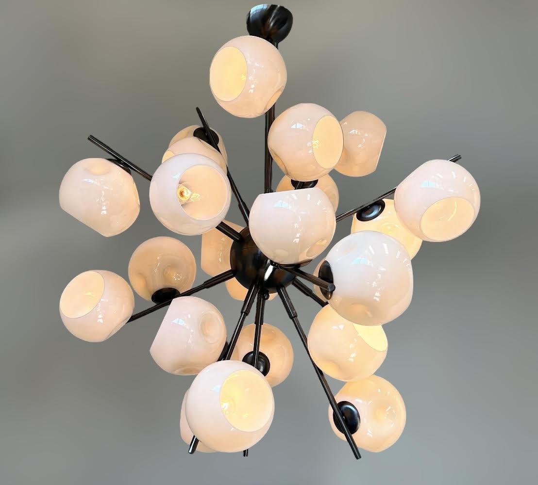 XXI secolo e contemporaneo Lampadario Crema Sputnik di FABIO LTD in vendita