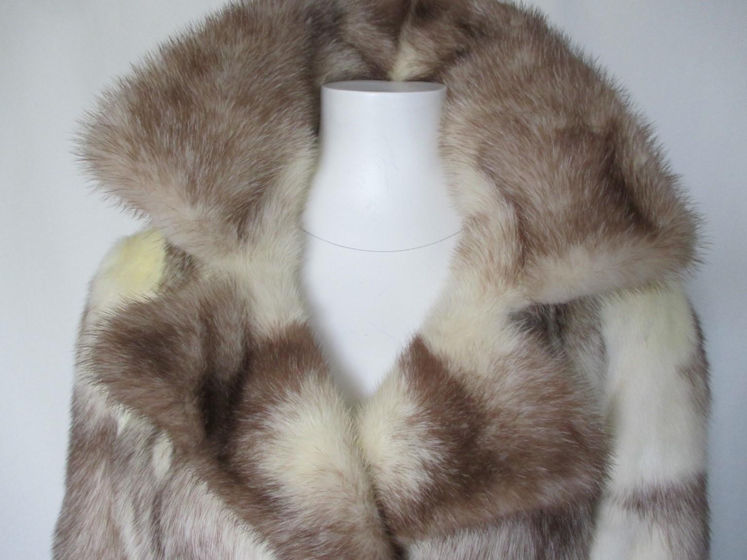 Stunning vintage mink fur jacket/coat is very rare to find in this color.

We offer more luxury fur items, view our fronstore.

Details:
Made of creme/brown cross/kohinoor mink fur with brown suede leather details.
The coat has 2 closing hooks and 2