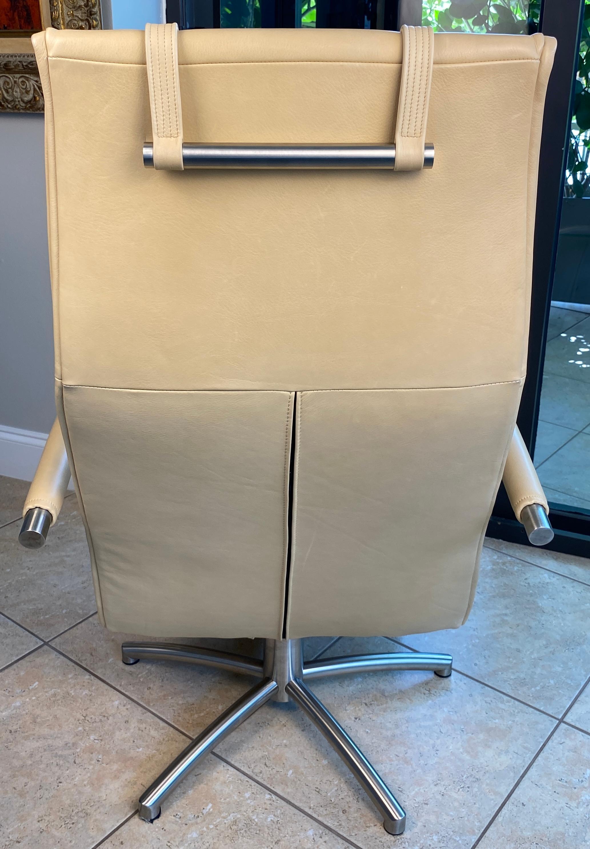 Creme Color Leather Lounge Chair, Mensana JR 7260 Armchair by Jori In Good Condition For Sale In Miami, FL