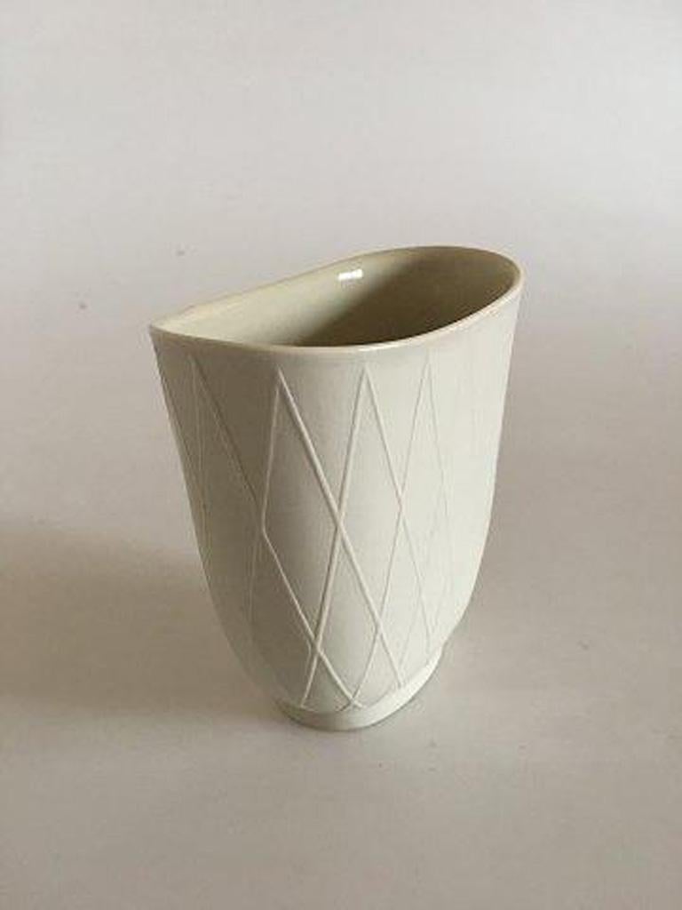 Creme Colored Mid-Century Modern vase from Rosenthal. 

12.5 x 12 cm (4 59/64