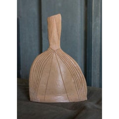 Crème-Sandstein-Vase B von Mylene Niedzialkowski