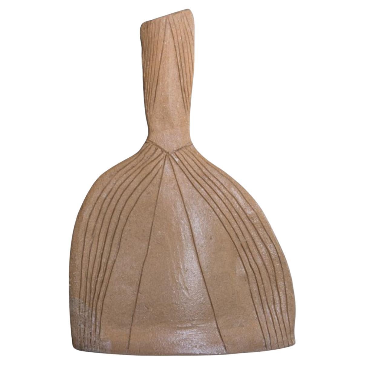 Vase Crème Sandstone B de Mylene Niedzialkowski en vente