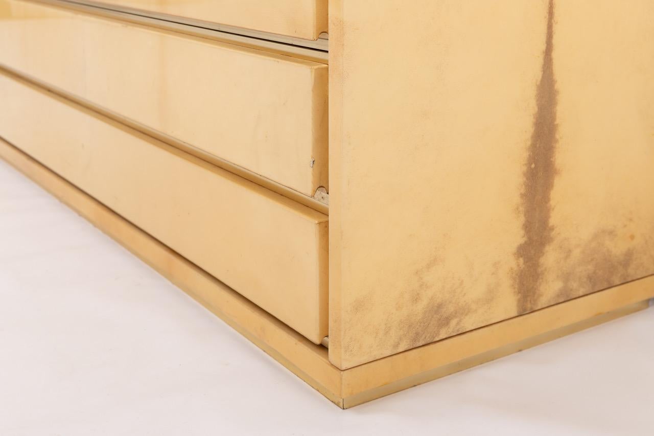 Crème Vellum Chest of Drawers w. Brass Details by Aldo Tura - Italy 1970s  For Sale 3