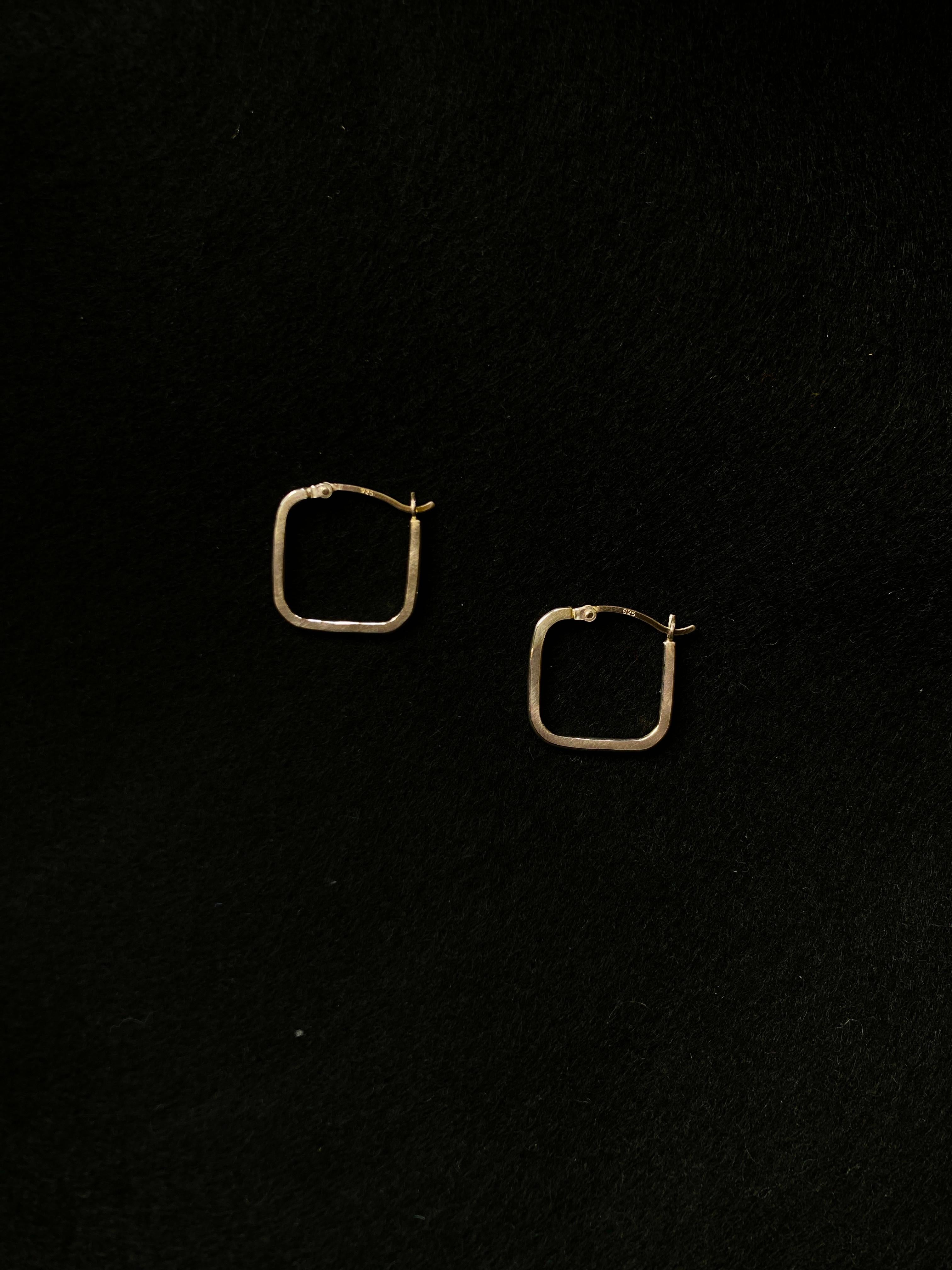 These lightweight earrings are a perfect alternative to standard pair of everyday hoops.
They are made in 18ct Gold vermeil silver, and are finished with a matte sheen with burnished edges to catch the light when worn. 

They come with a creole
