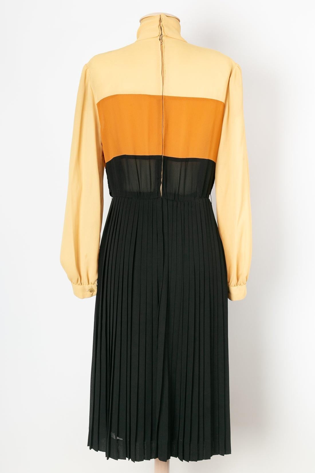 Crepe Dress, 1975s In Good Condition For Sale In SAINT-OUEN-SUR-SEINE, FR