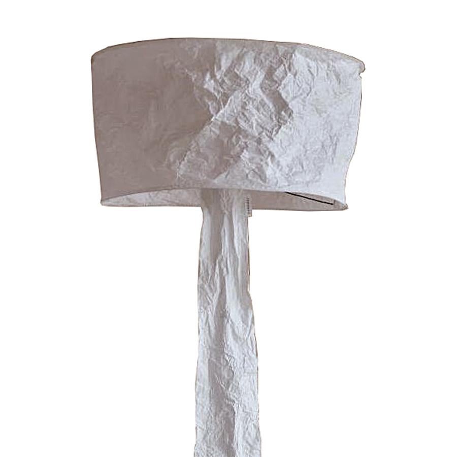 Floor Lamp Crepe with structure in polyethylene fibers, 
with a resin base and metal lampshade structure. Max. 
power 14 W, 220 Volt. Lamp socket E27. Bulb not included. 
Use only LED bulbs.
Also on request in 110 Volt, American plug. 

