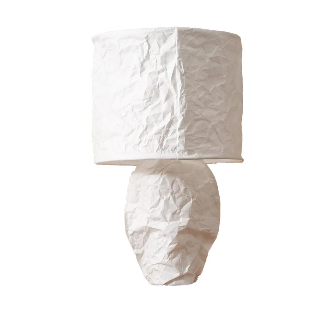 Table Lamp Crepe Medium with structure in polyethylene fibers, 
with a resin base and metal lampshade structure. Max. 
power 14 W, 220 Volt. Lamp socket E27. Bulb not included. 
Use only LED bulbs.
Also on request in 110 Volt, American plug. 
Also