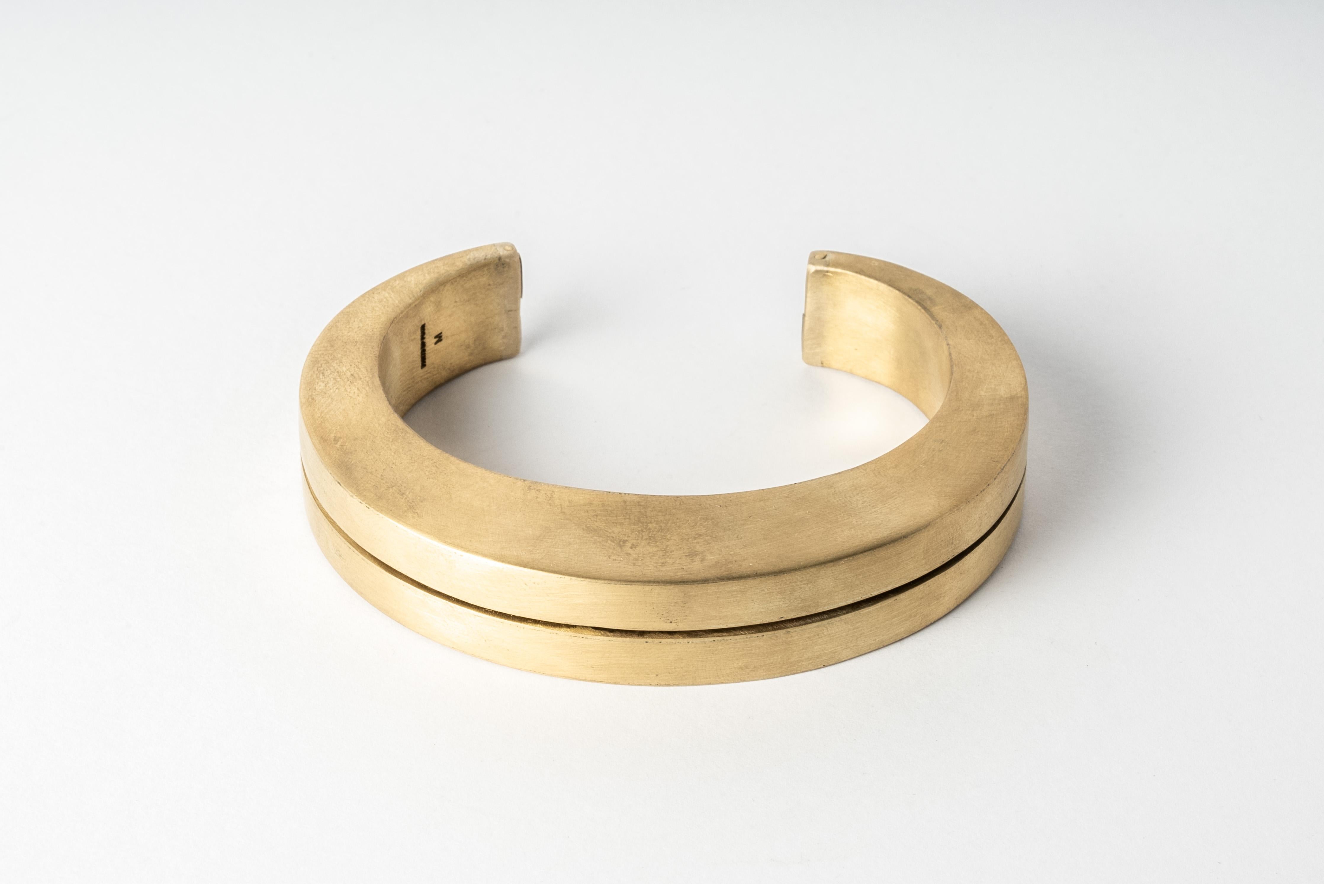 Crescent Crevice Bracelet v2 (15mm, MR) In New Condition For Sale In Hong Kong, Hong Kong Island