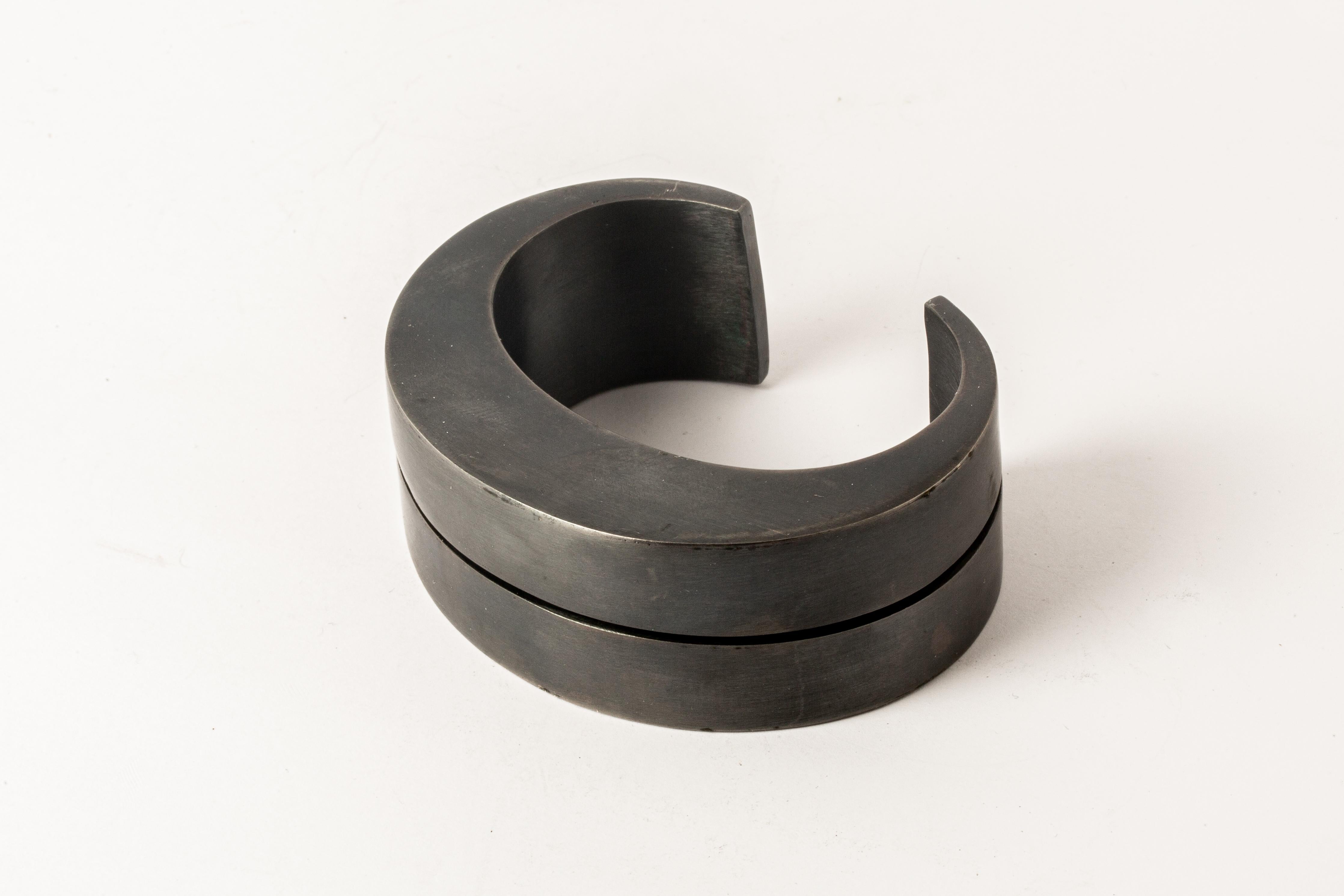 Crescent Crevice Bracelet v2 (30mm, KA) For Sale 2
