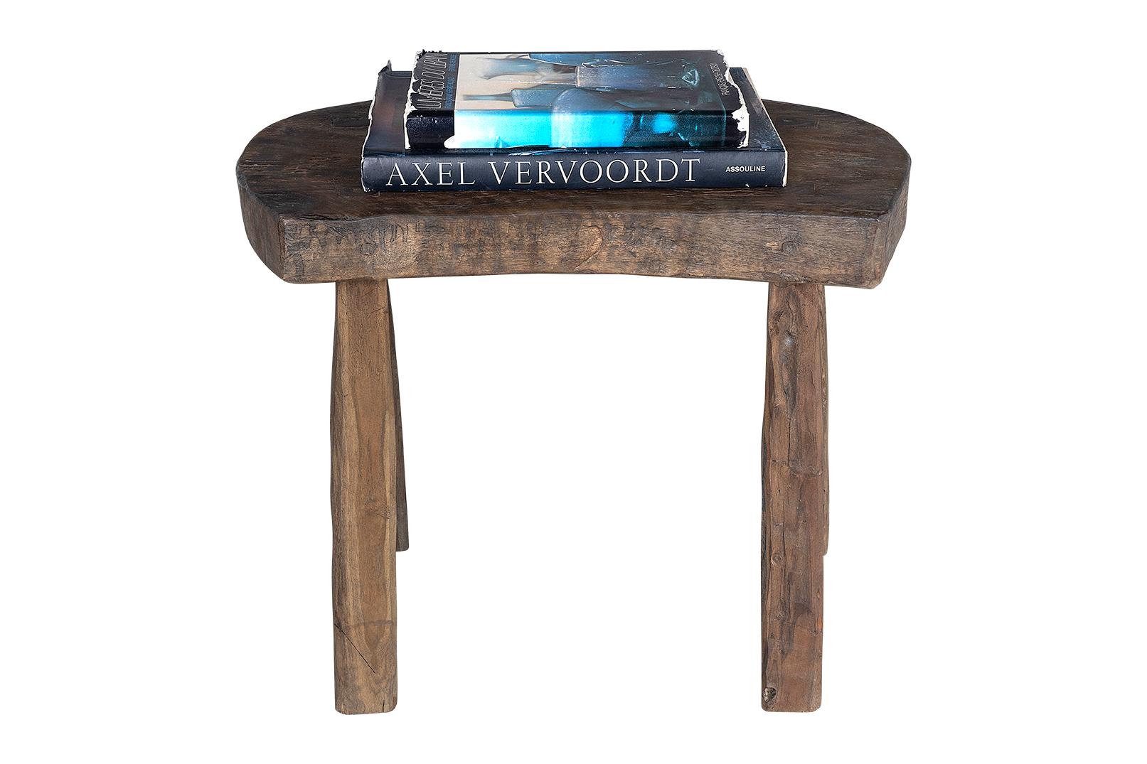 Organico moderno Sgabello da artigiano provinciale Crescent Design/One in vendita