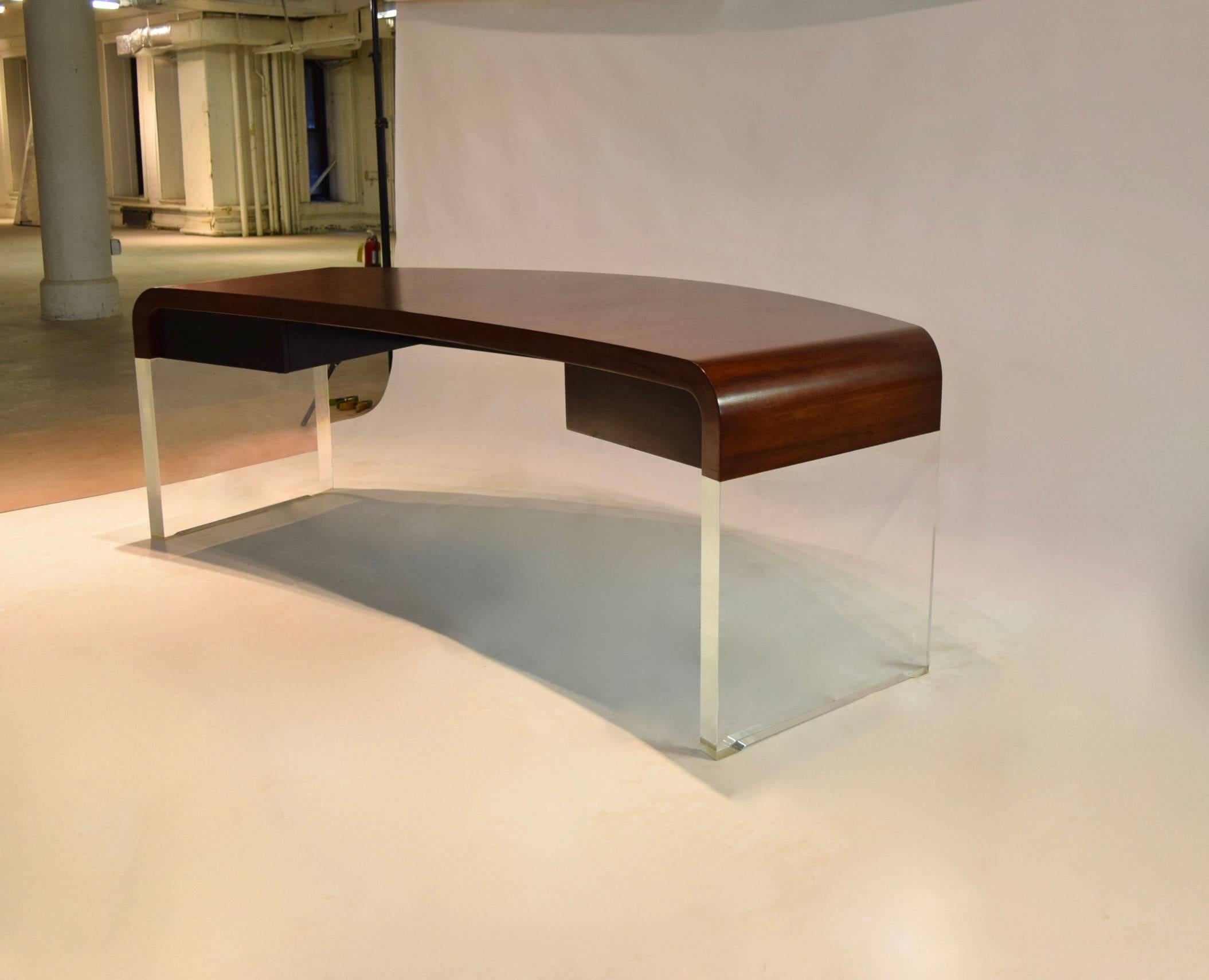 Crescent Desk by Vladimir Kagan, USA, circa 1980 In Excellent Condition In Jersey City, NJ