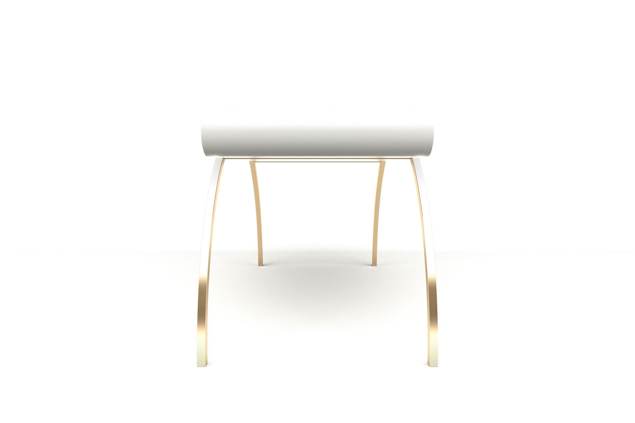 Crescent Desk - Modern White Lacquered Desk with Brass Legs In New Condition For Sale In London, GB