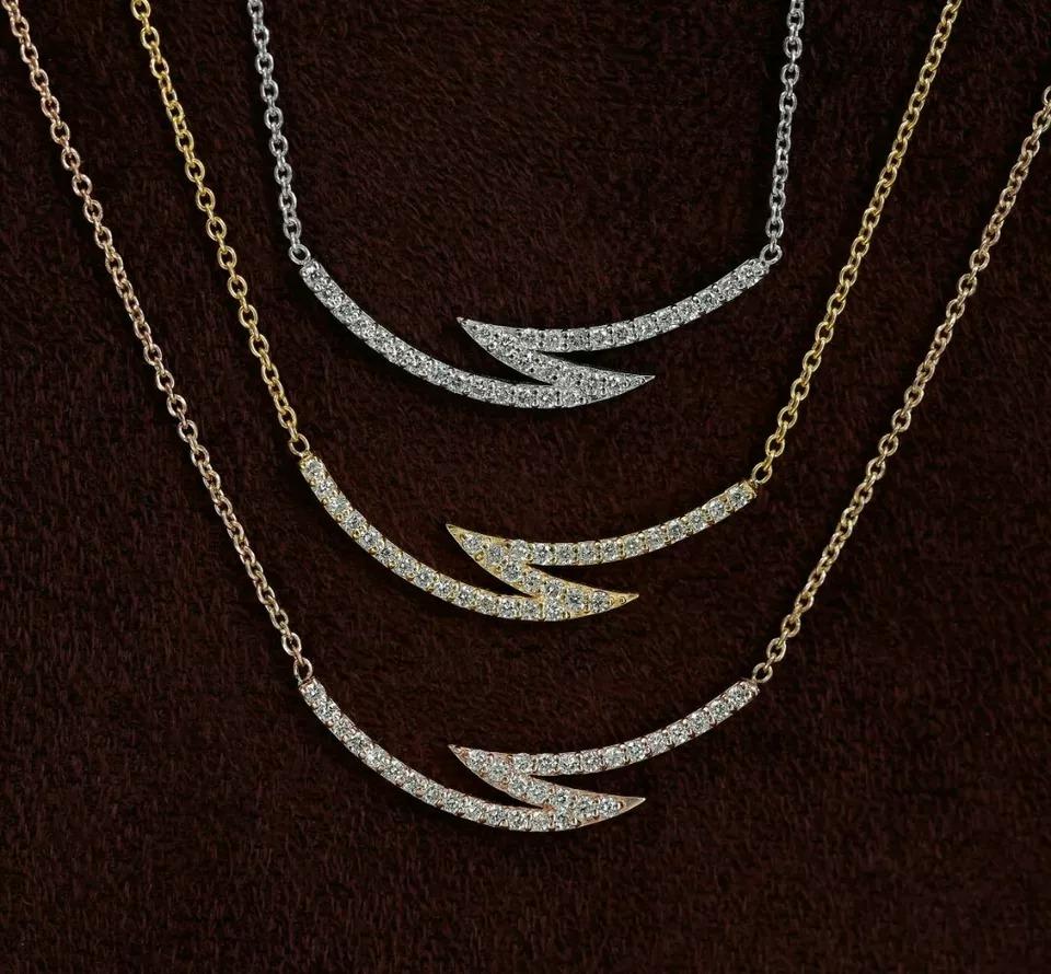 Taglio rotondo Collana con ciondolo a barre con diamanti a mezzaluna curva di Zig Zag in oro massiccio 14k in vendita