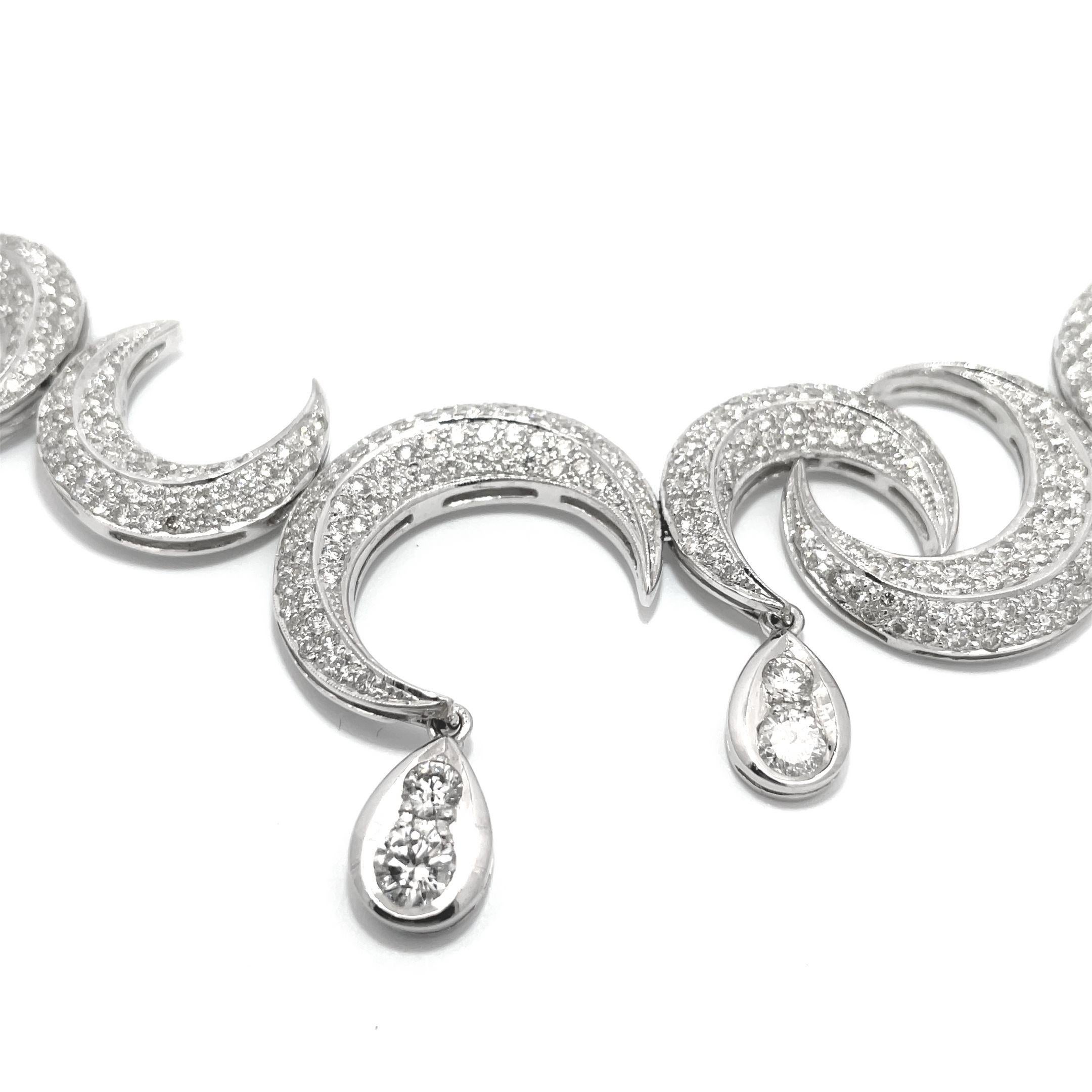 Contemporain Collier pavé de diamants en forme de croissant avec gouttes de diamants amovibles en vente