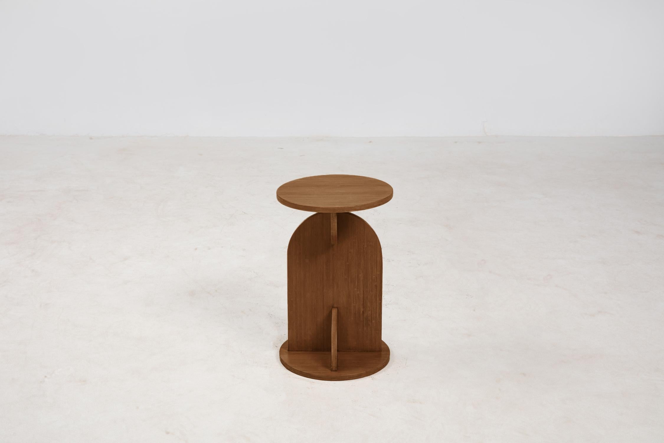 Table d'extrémité Crescent, table d'extrémité minimaliste cognac Neuf - En vente à San Jose, CA