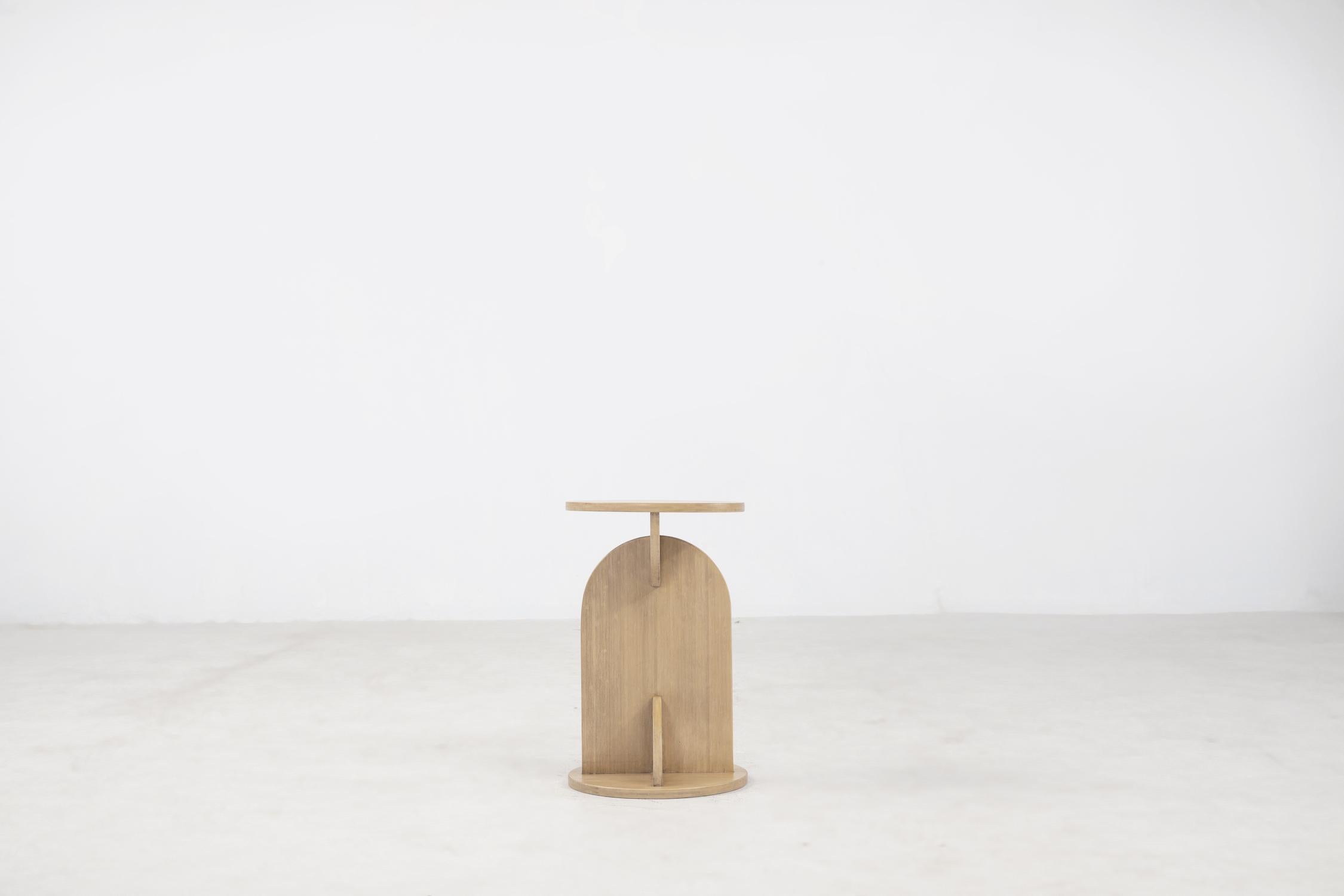 XXIe siècle et contemporain Table d'extrémité Crescent, table d'extrémité minimaliste cognac en vente