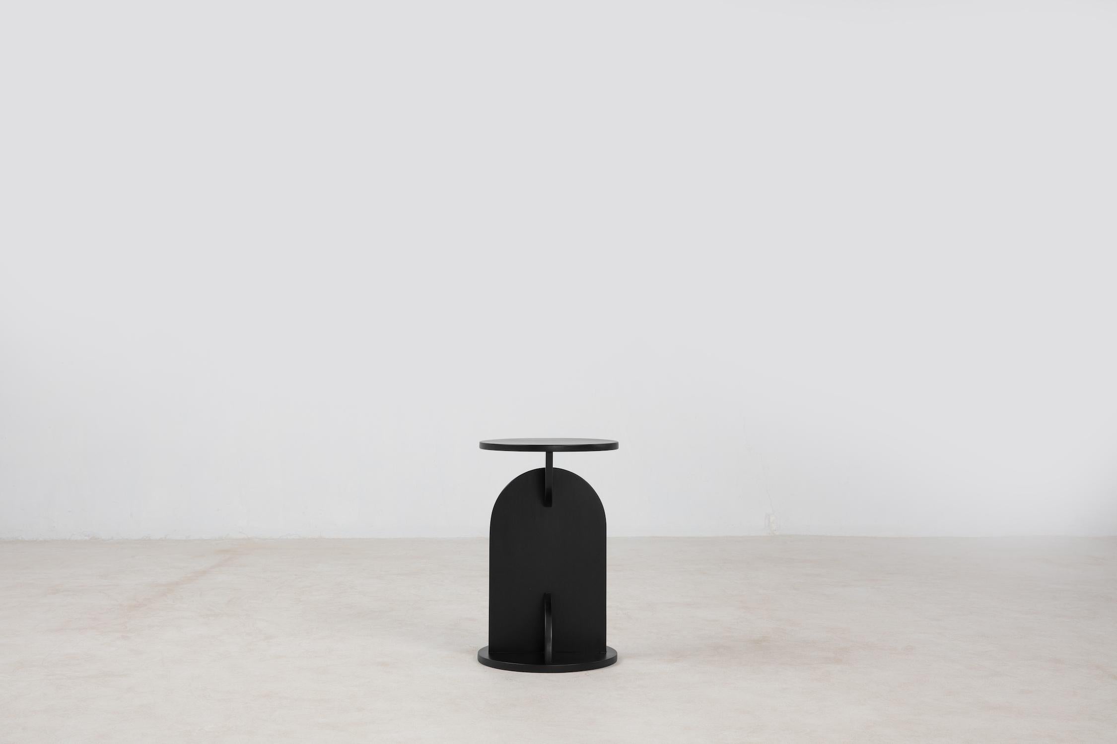 Table d'extrémité Crescent, table d'extrémité minimaliste cognac en vente 5