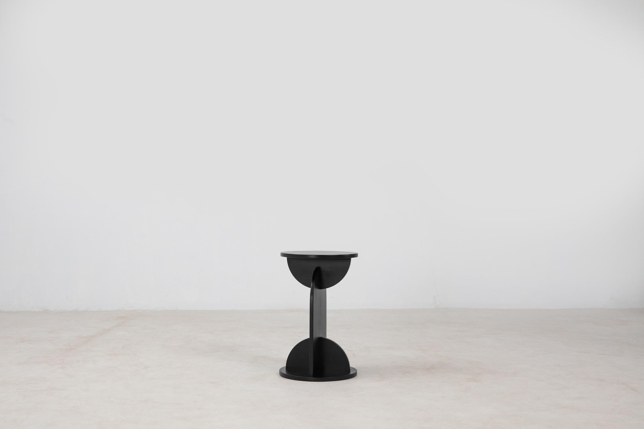 Table d'extrémité Crescent, table d'extrémité minimaliste cognac en vente 6