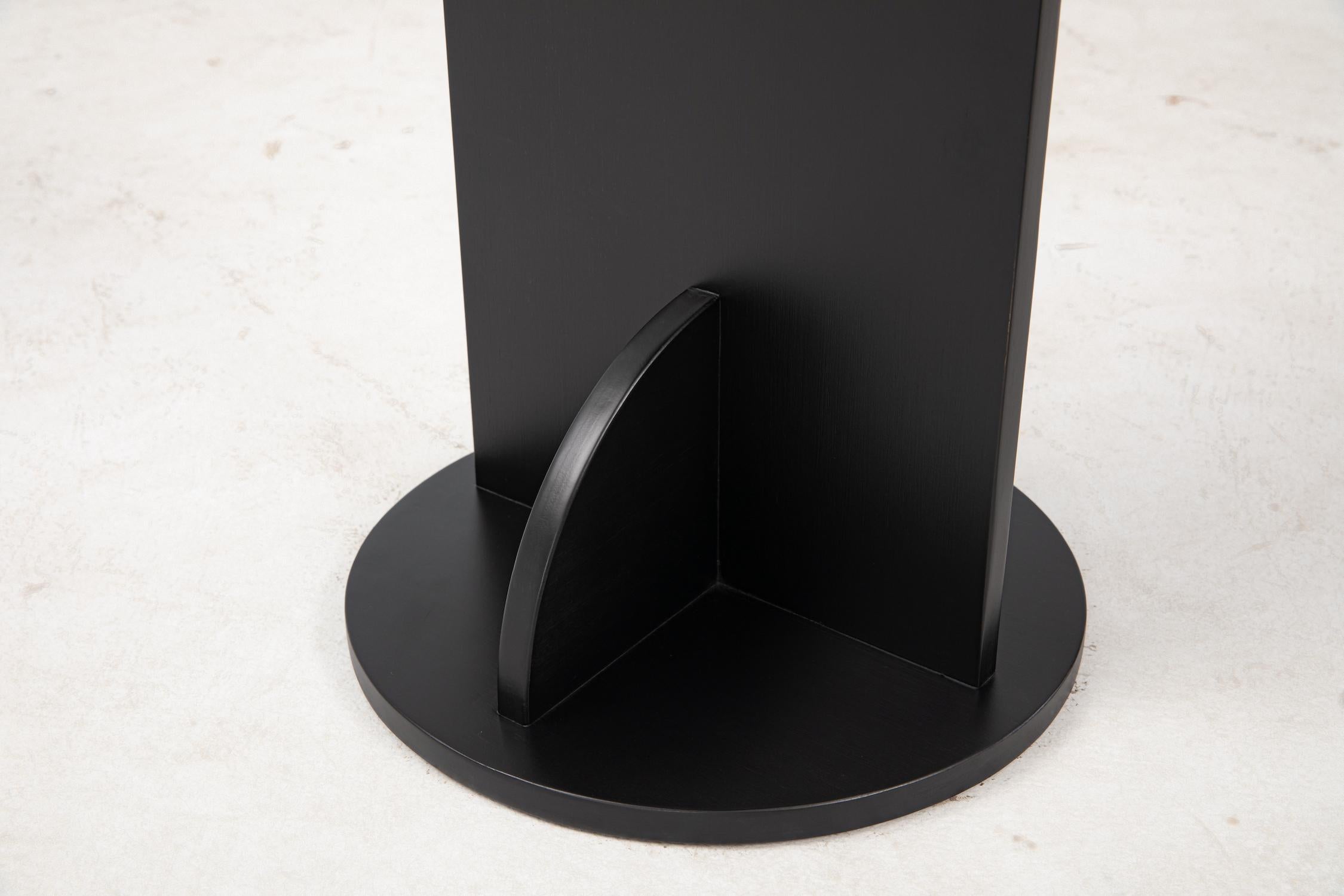 Table d'extrémité Crescent, table d'extrémité minimaliste cognac en vente 10