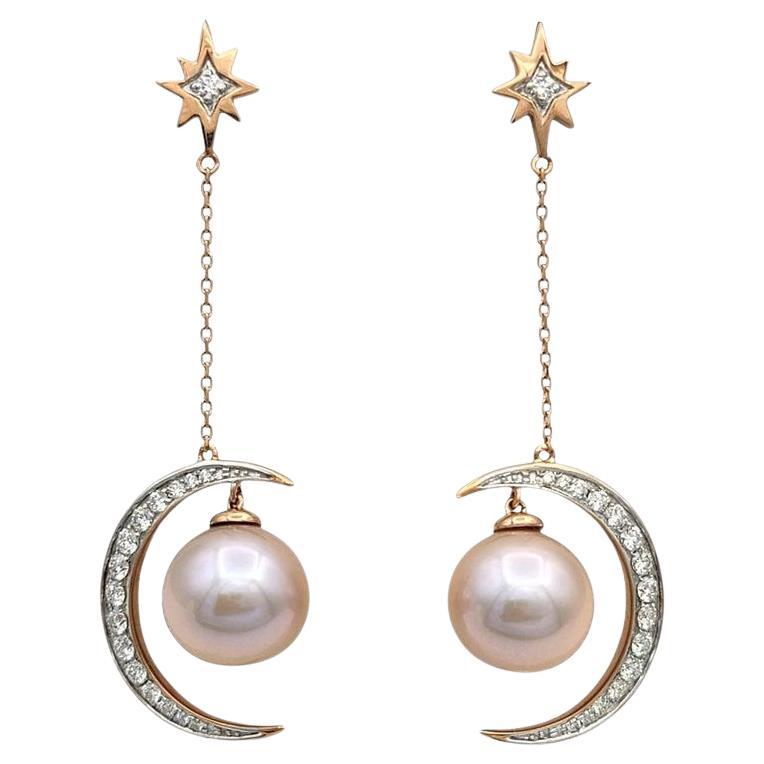 Orecchini pendenti con perle e diamanti a mezzaluna e stella in oro rosa 14 carati in vendita