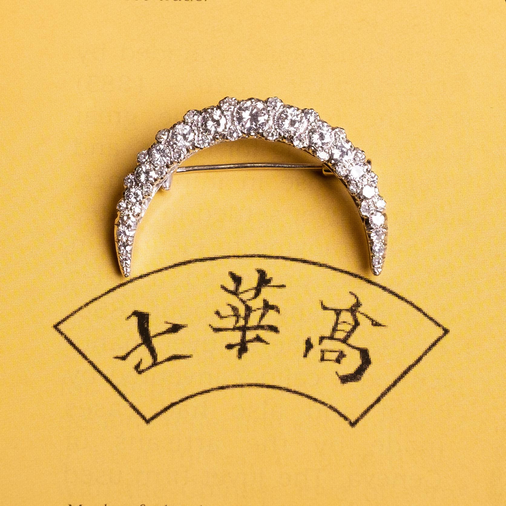 Halbmondbrosche mit Diamanten im Zustand „Gut“ im Angebot in Milano, MI