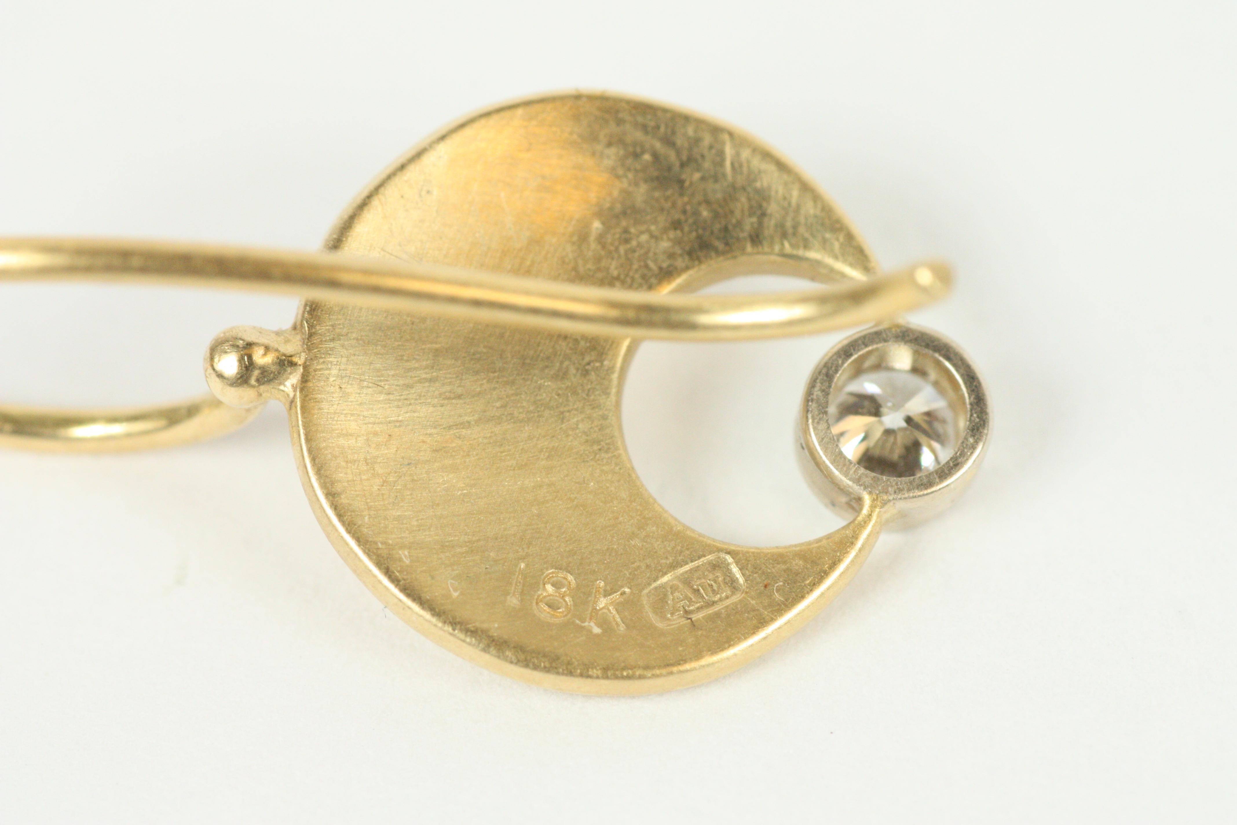 Donna Orecchini a goccia con diamante Crescent Moon in oro giallo 18K di Bracken Jewell in vendita