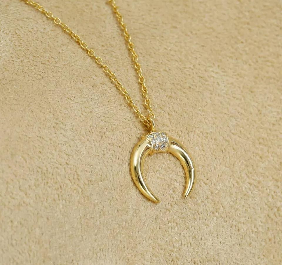 Collier diamant croissant de lune en or massif 14k Collier double corne en or Bijoux
Léger, il peut être porté tous les jours

Informations complémentaires :
Condit : Nouveau avec étiquettes : Un article neuf, non utilisé et non porté (y compris les
