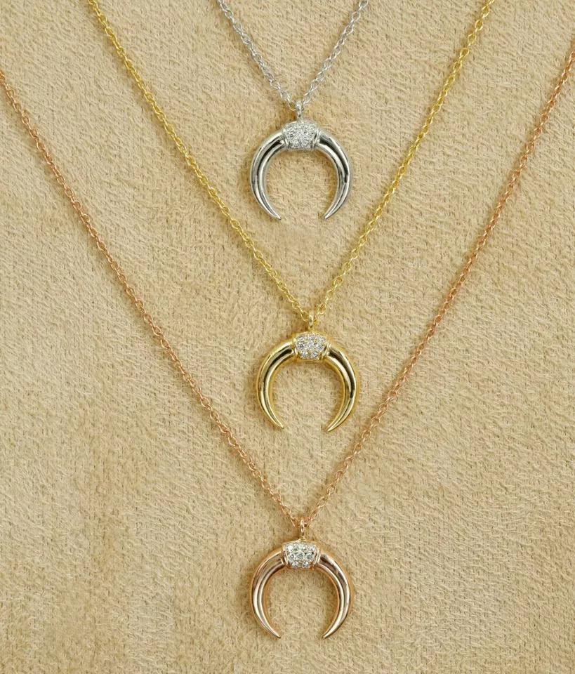 Taille ronde Collier diamant croissant de lune en or massif 14k double corne en vente