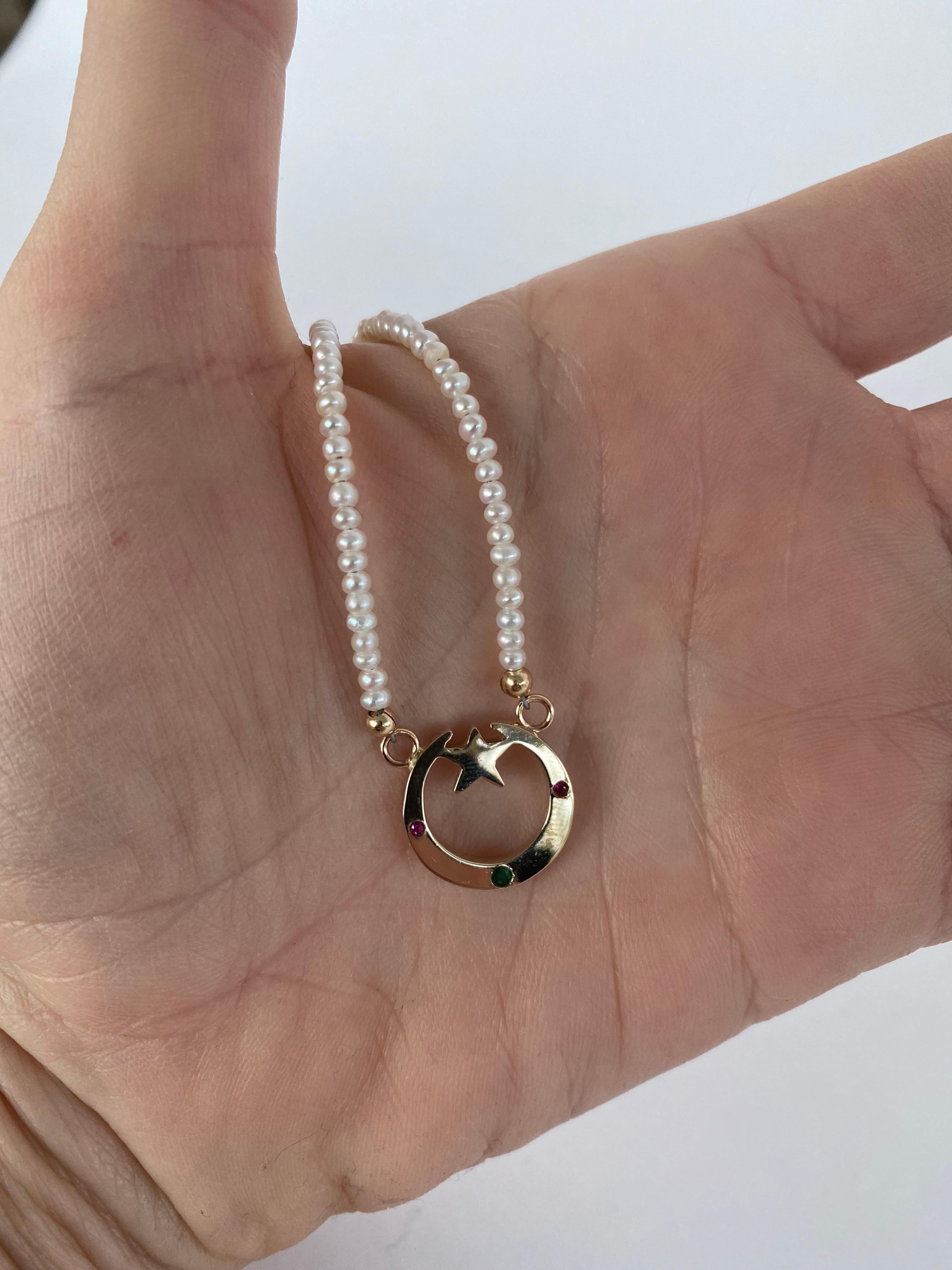 Halbmond-Halskette aus Gold mit weißen Perlen und weißen Diamanten Choker J Dauphin  (Romantik) im Angebot