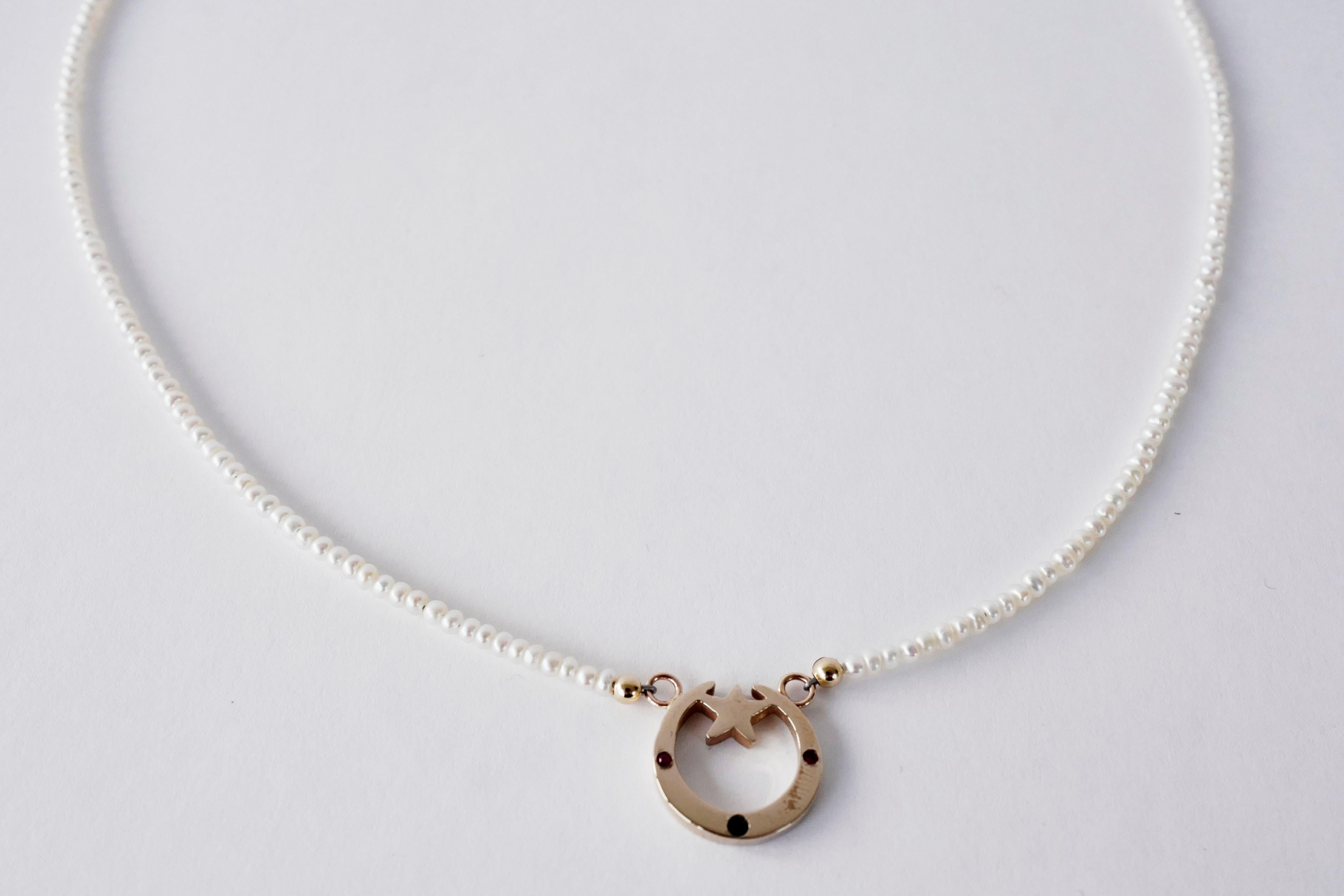 Halbmond-Halskette aus Gold mit weißen Perlen und weißen Diamanten Choker J Dauphin  im Angebot 1