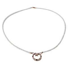 Halbmond-Halskette aus Gold mit weißen Perlen und weißen Diamanten Choker J Dauphin 