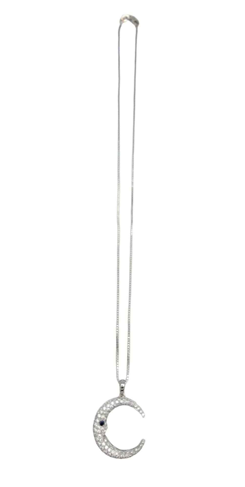 Collana con ciondolo pavé di diamanti e zaffiri Crescent Moon in oro bianco 14 carati In condizioni buone in vendita a Scottsdale, AZ