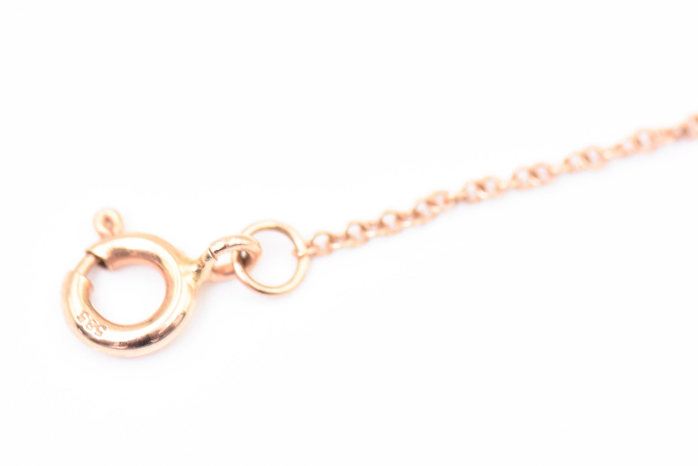 Collier à pendentif en or rose avec diamants pavés Crescent Moon en vente 1