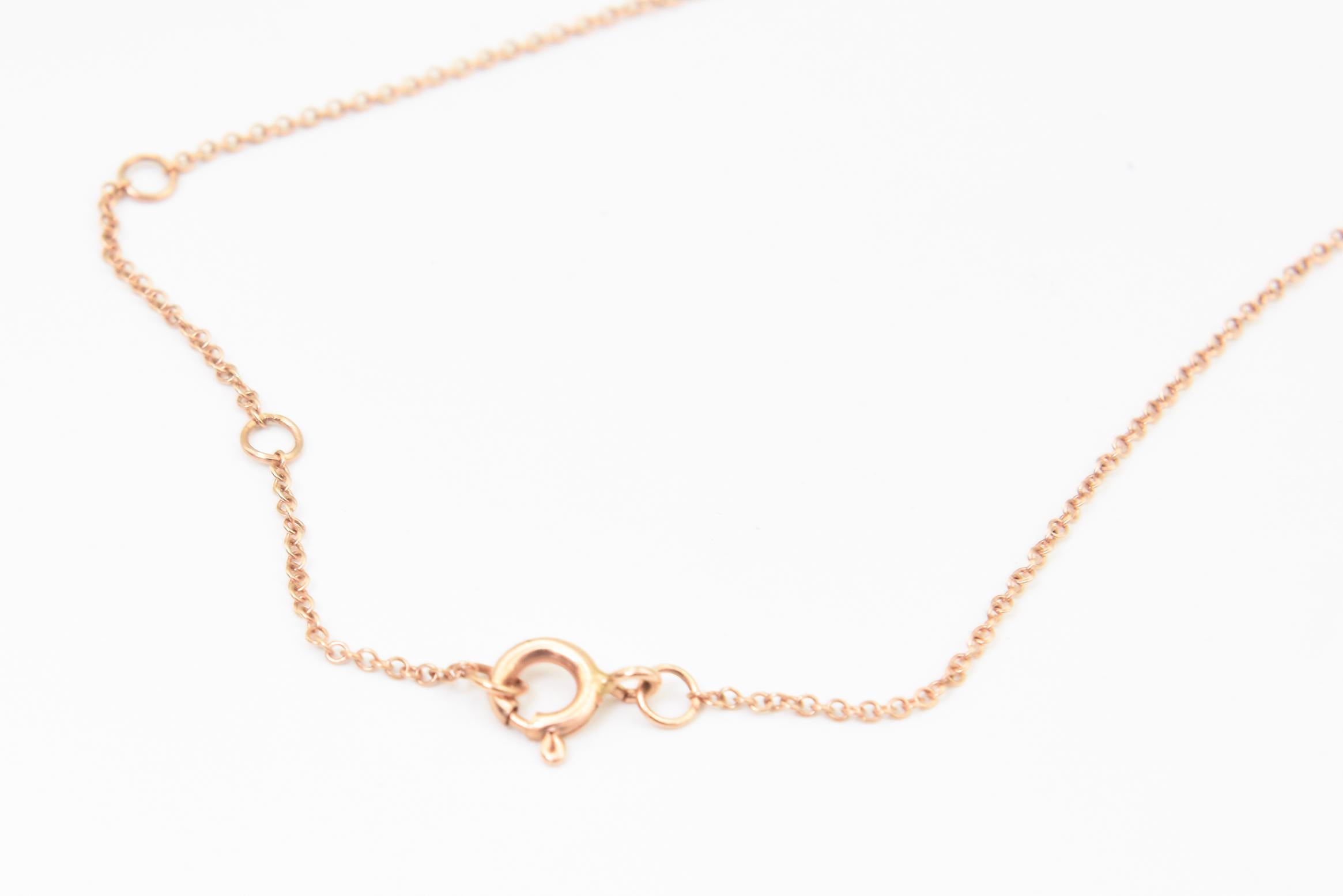Collier à pendentif en or rose avec diamants pavés Crescent Moon en vente 3
