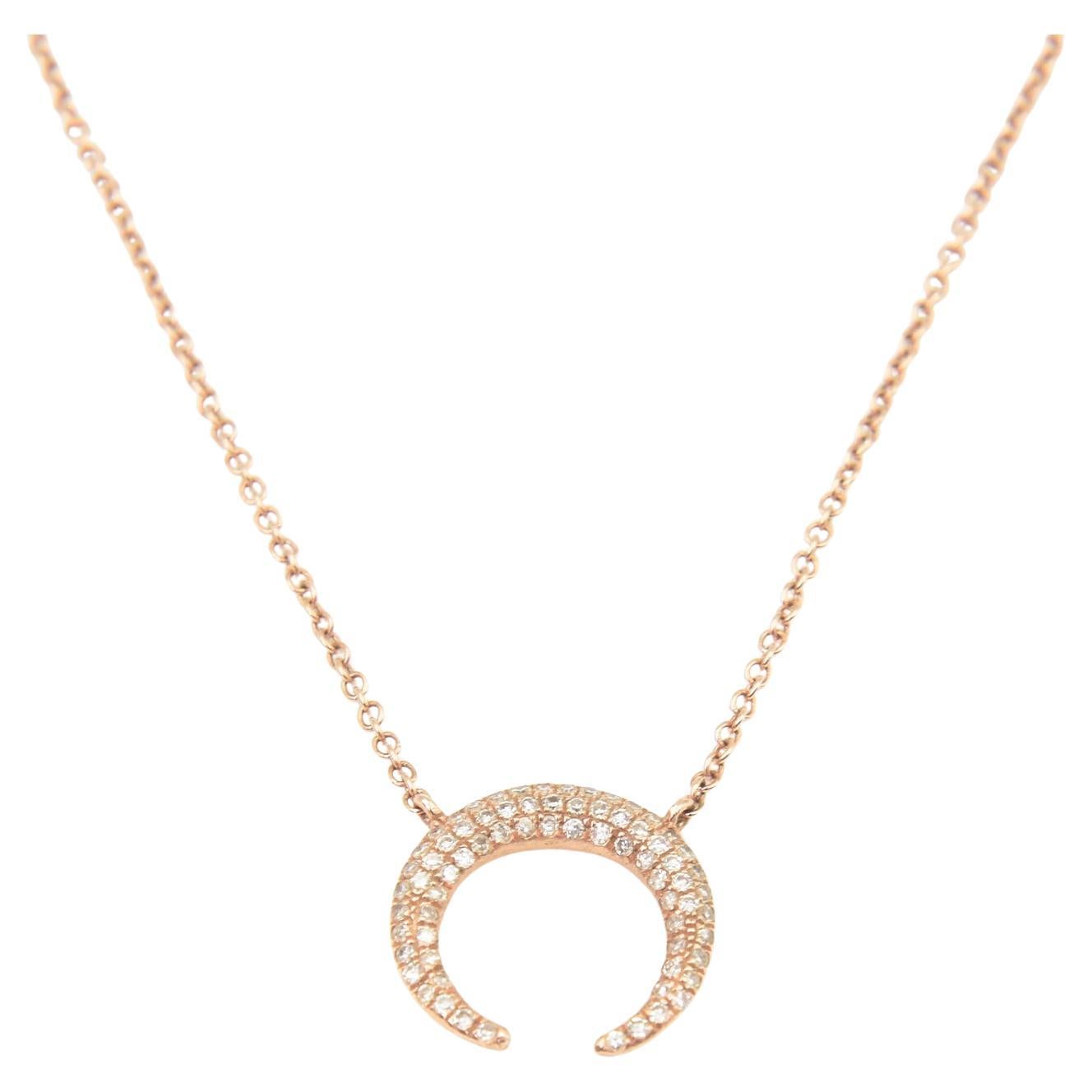 Collier à pendentif en or rose avec diamants pavés Crescent Moon