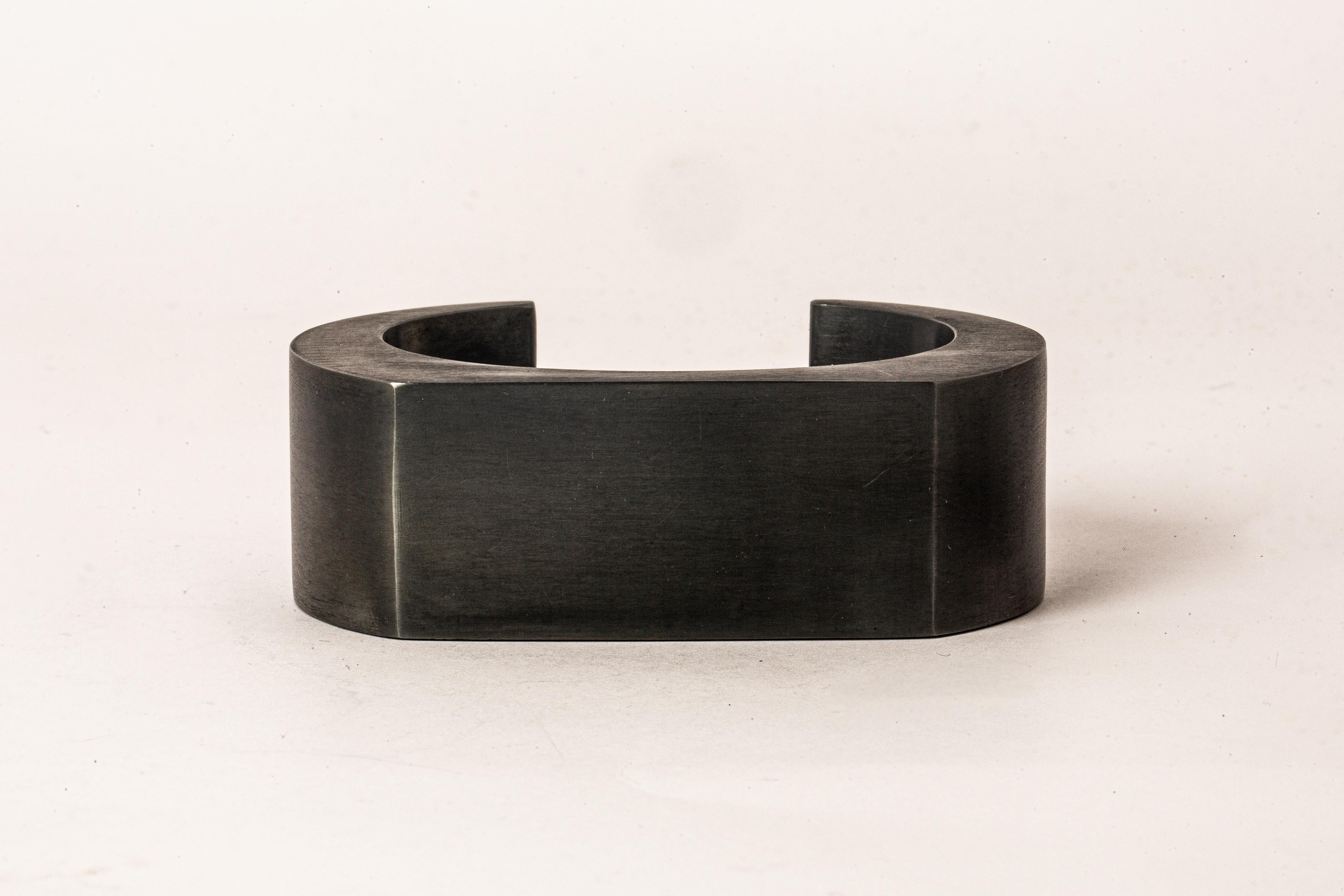 Crescent Plane Bracelet (30mm, KA) In New Condition For Sale In Hong Kong, Hong Kong Island