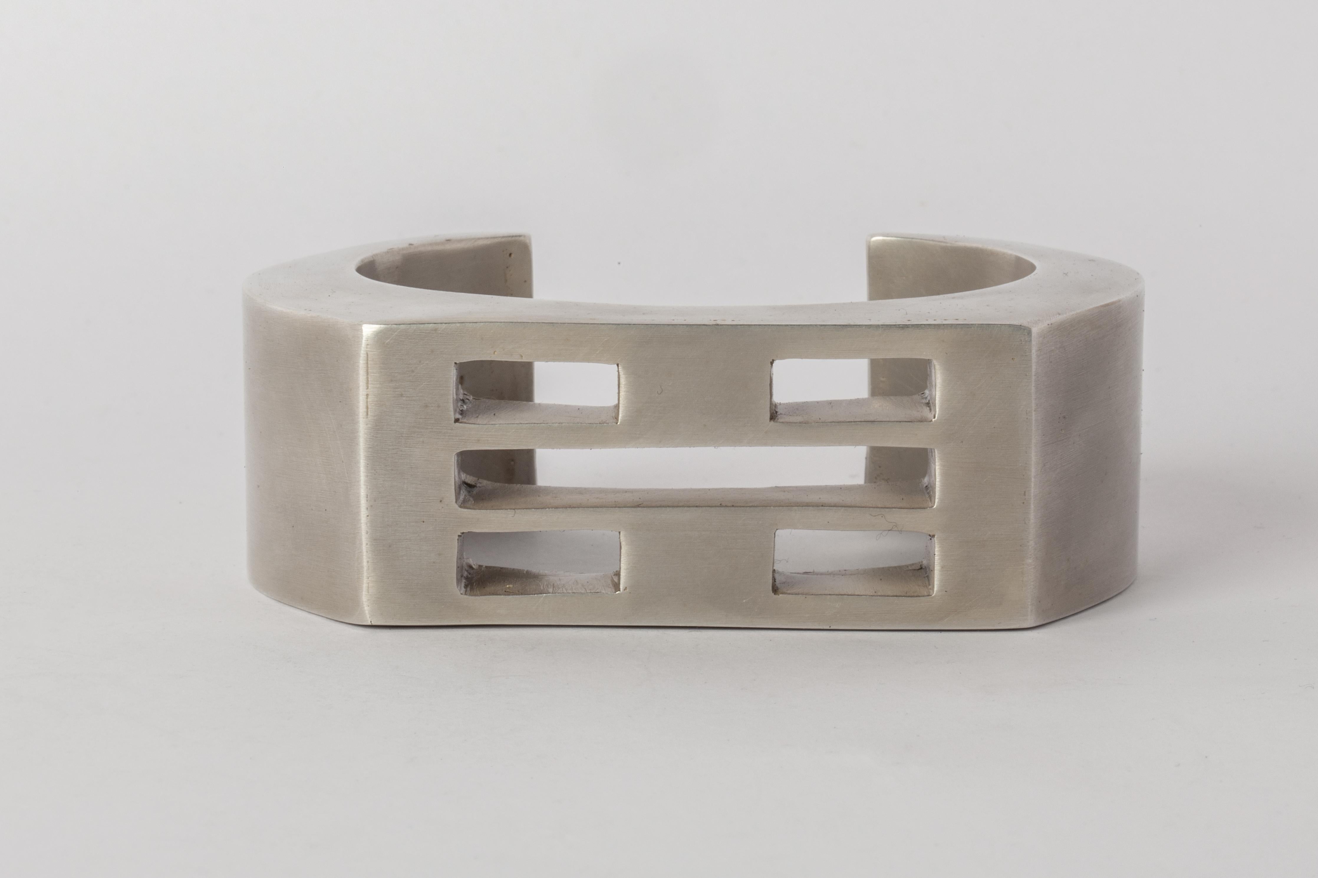 Crescent Plane Bracelet (Sugermans Punchout, 30mm, AS) In New Condition For Sale In Paris, FR