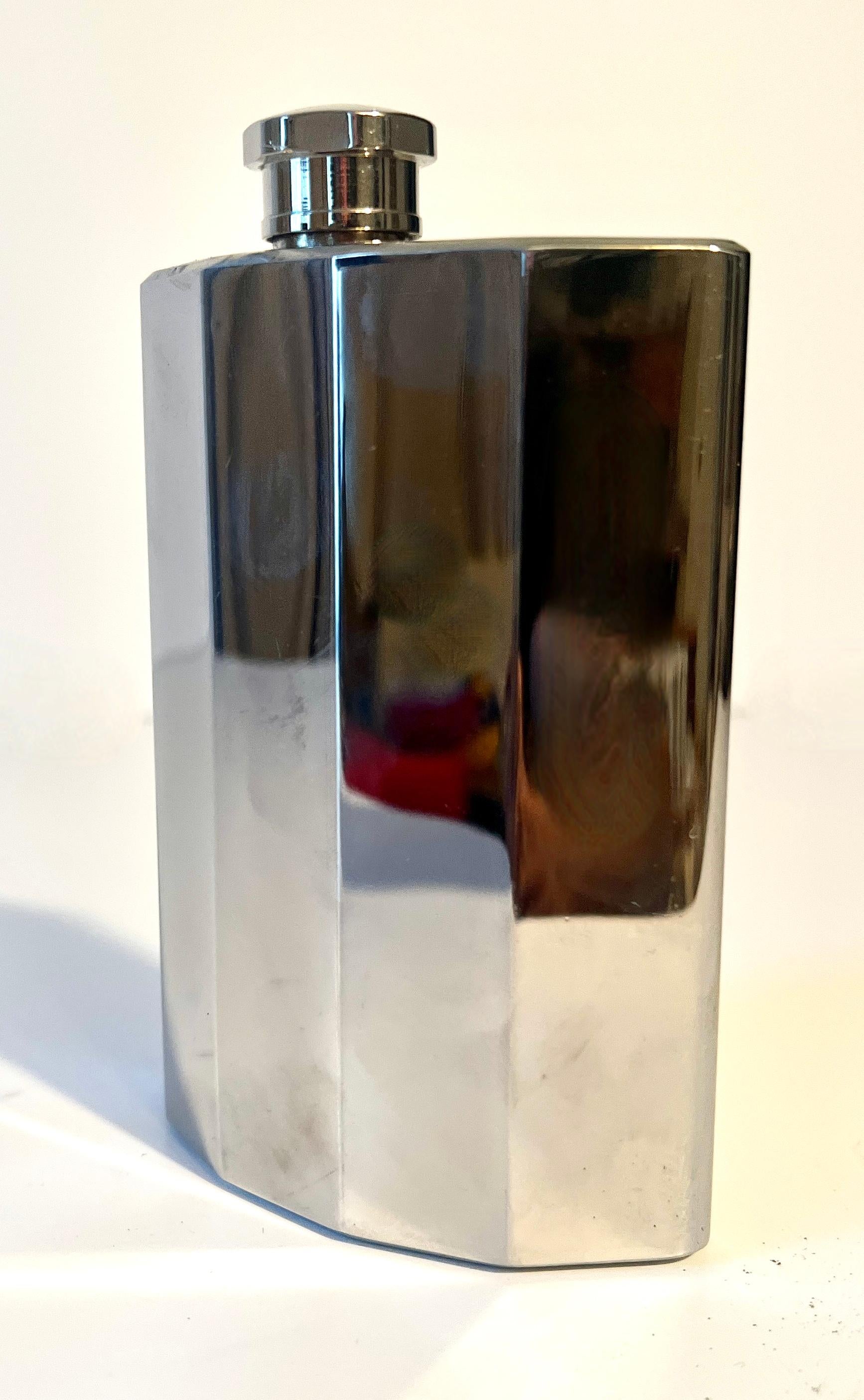 Crescent Shaped Ribbed Flask with Screw Lid For Sale 1