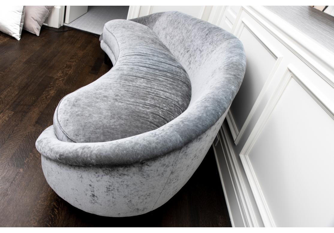 Mondsichel  Geformtes Sofa bedeckt  Plüsch-Stoff im Angebot 5