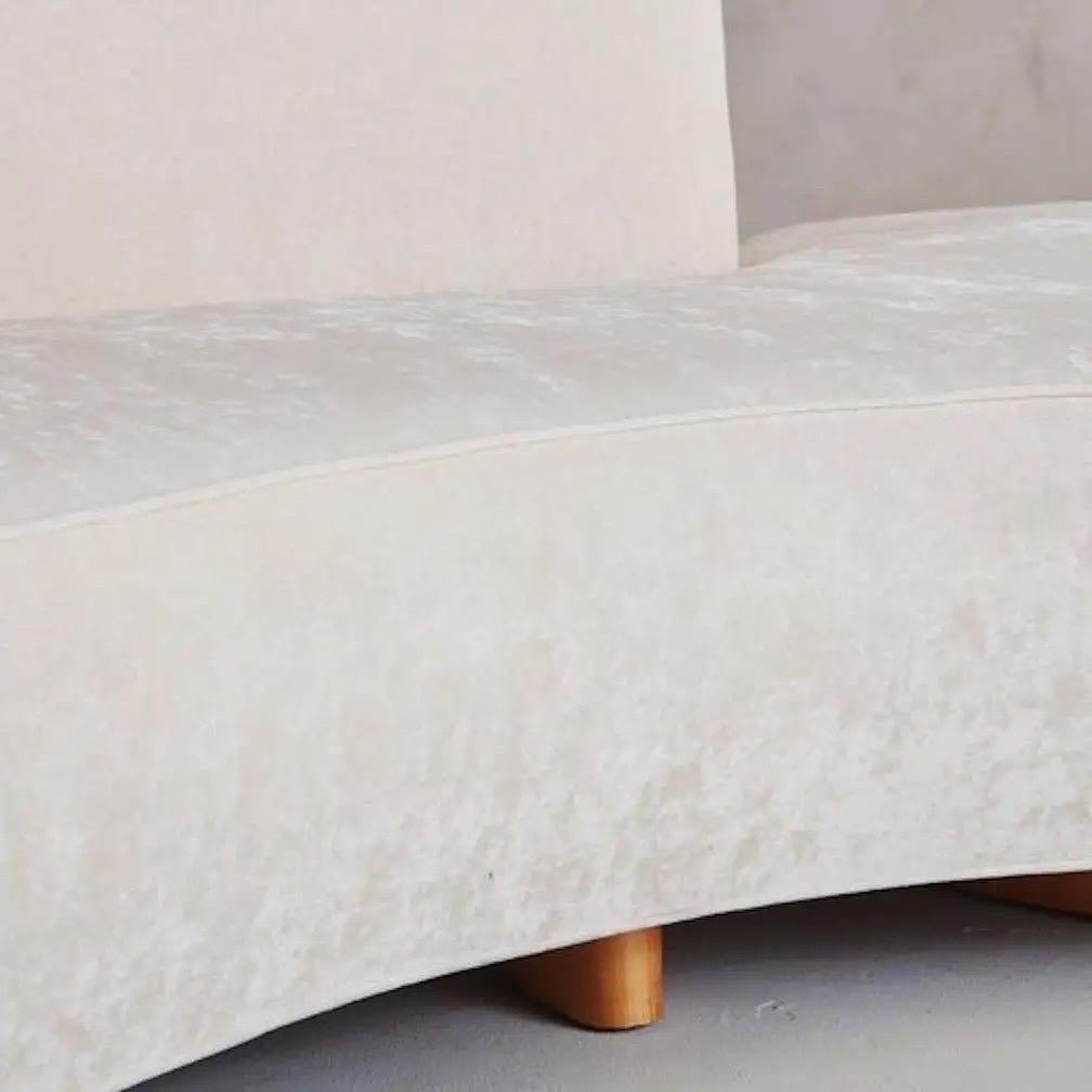 Crescent Sofa by Vladamir Kagan, 2005 1