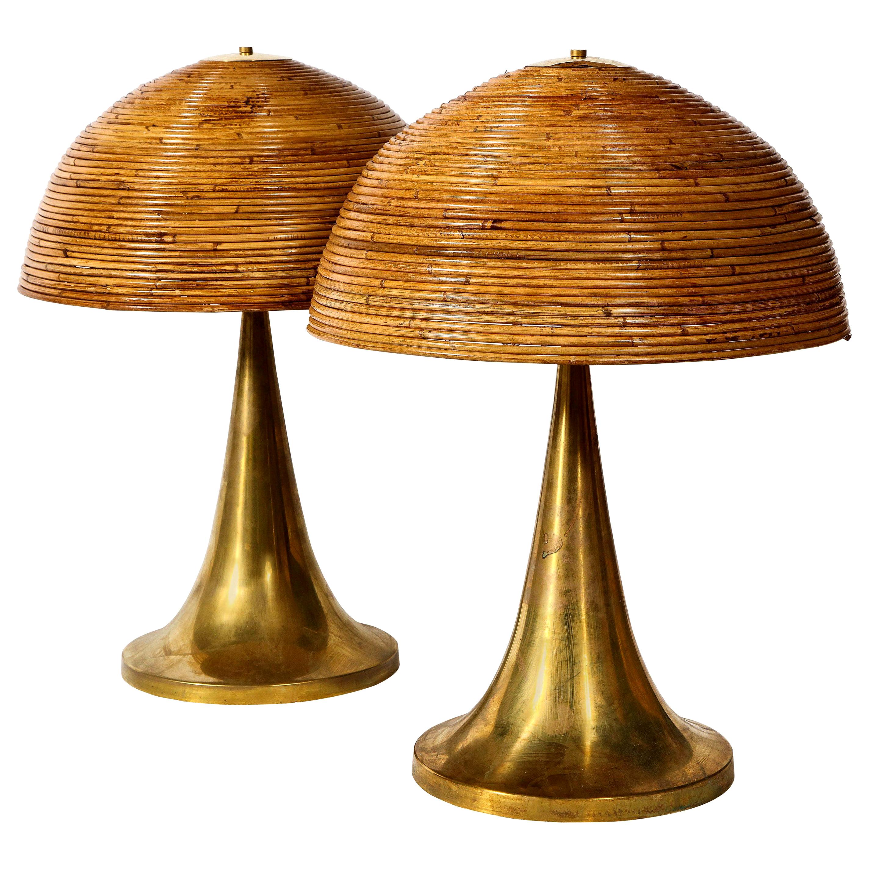 Paire de grandes lampes de bureau en bambou avec bases en laiton en vente