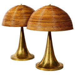 Paire de grandes lampes de bureau en bambou avec bases en laiton